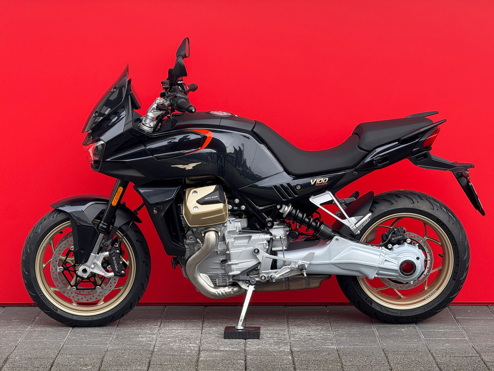 MOTO GUZZI V100 Mandello-image-3