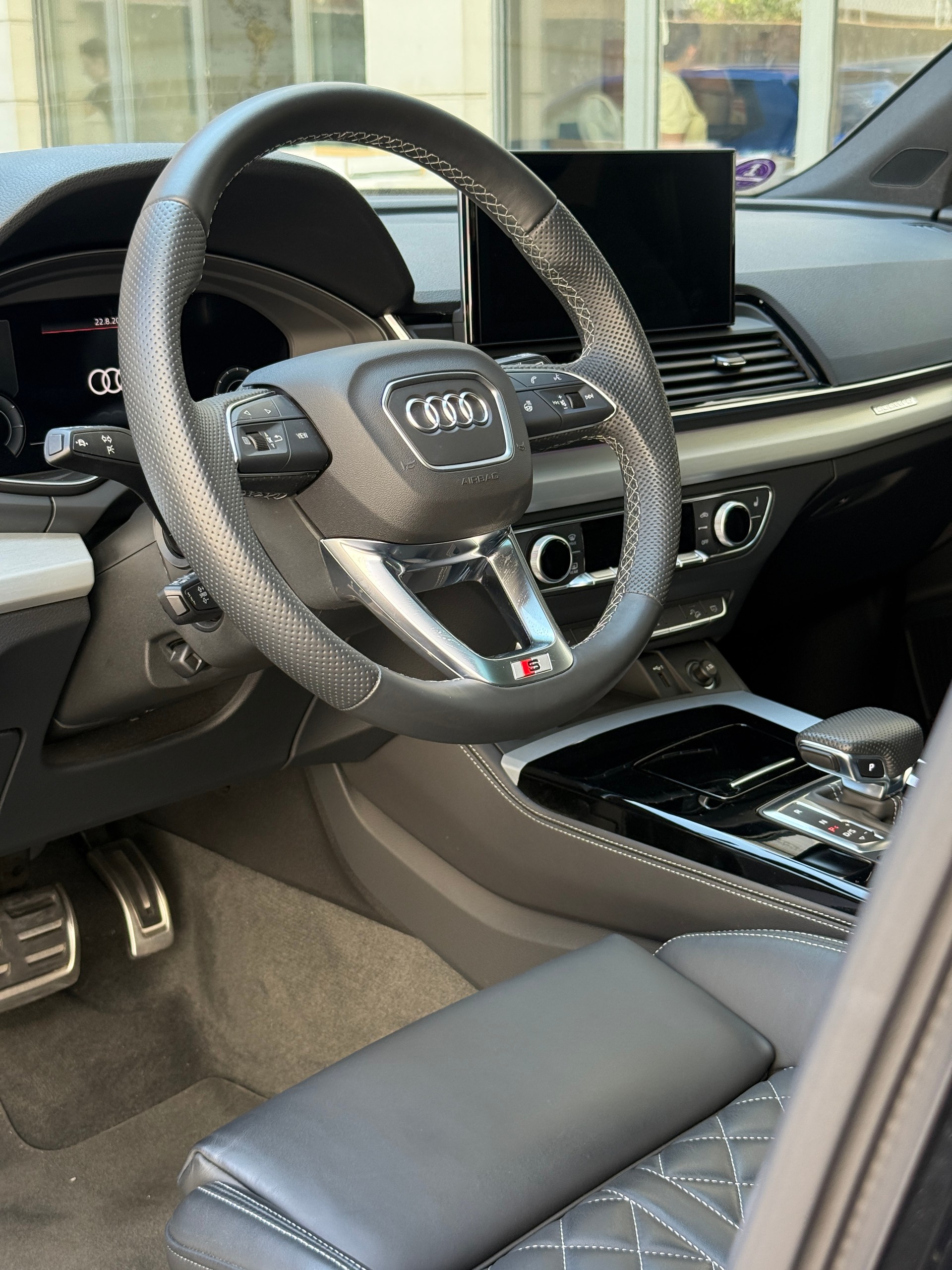 AUDI Q5 55 TFSI e PHEV S line quattro S-tronic-image-11