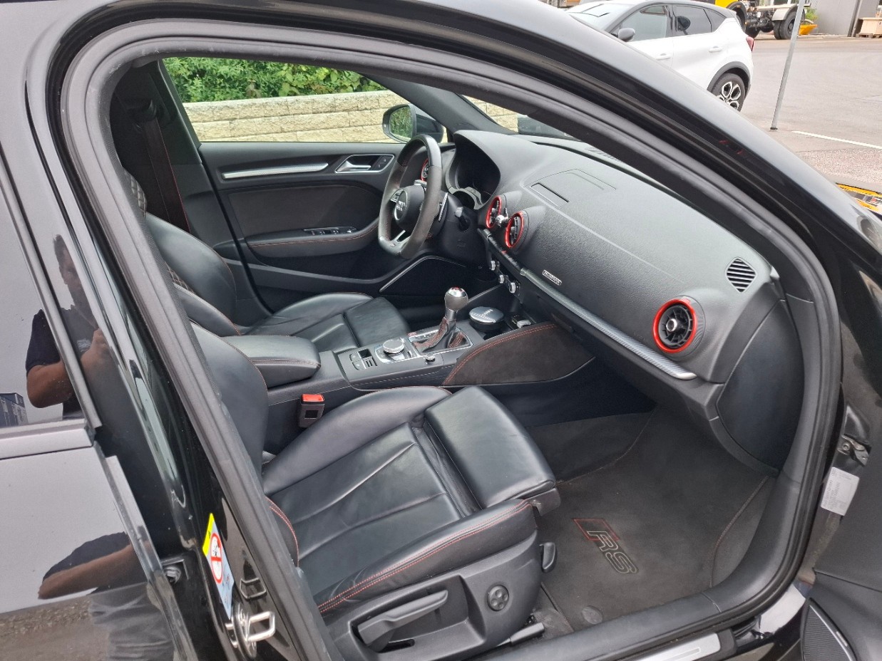AUDI RS3 Limousine 2.5 TSI quattro S-tronic-image-9