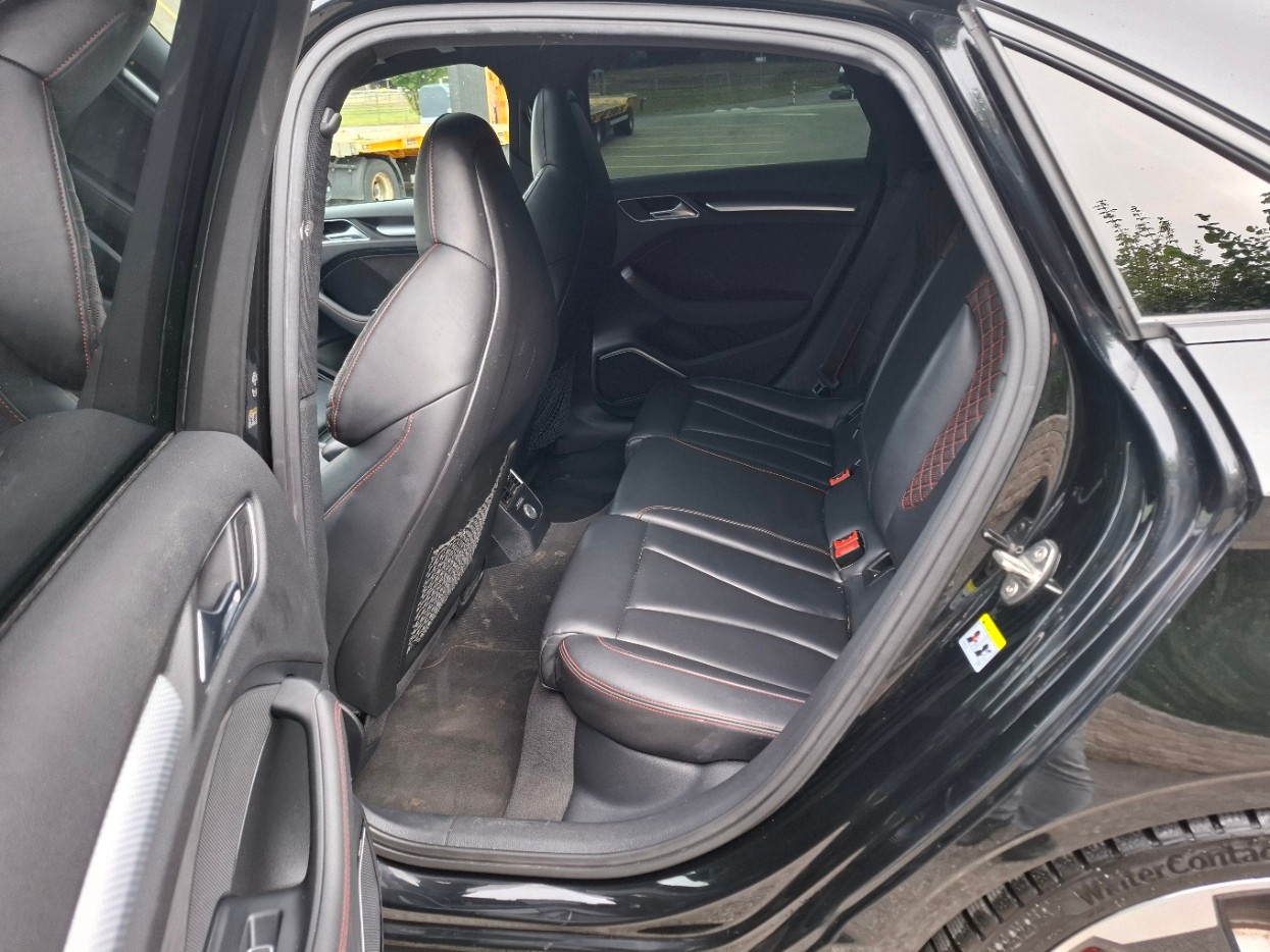 AUDI RS3 Limousine 2.5 TSI quattro S-tronic-image-12