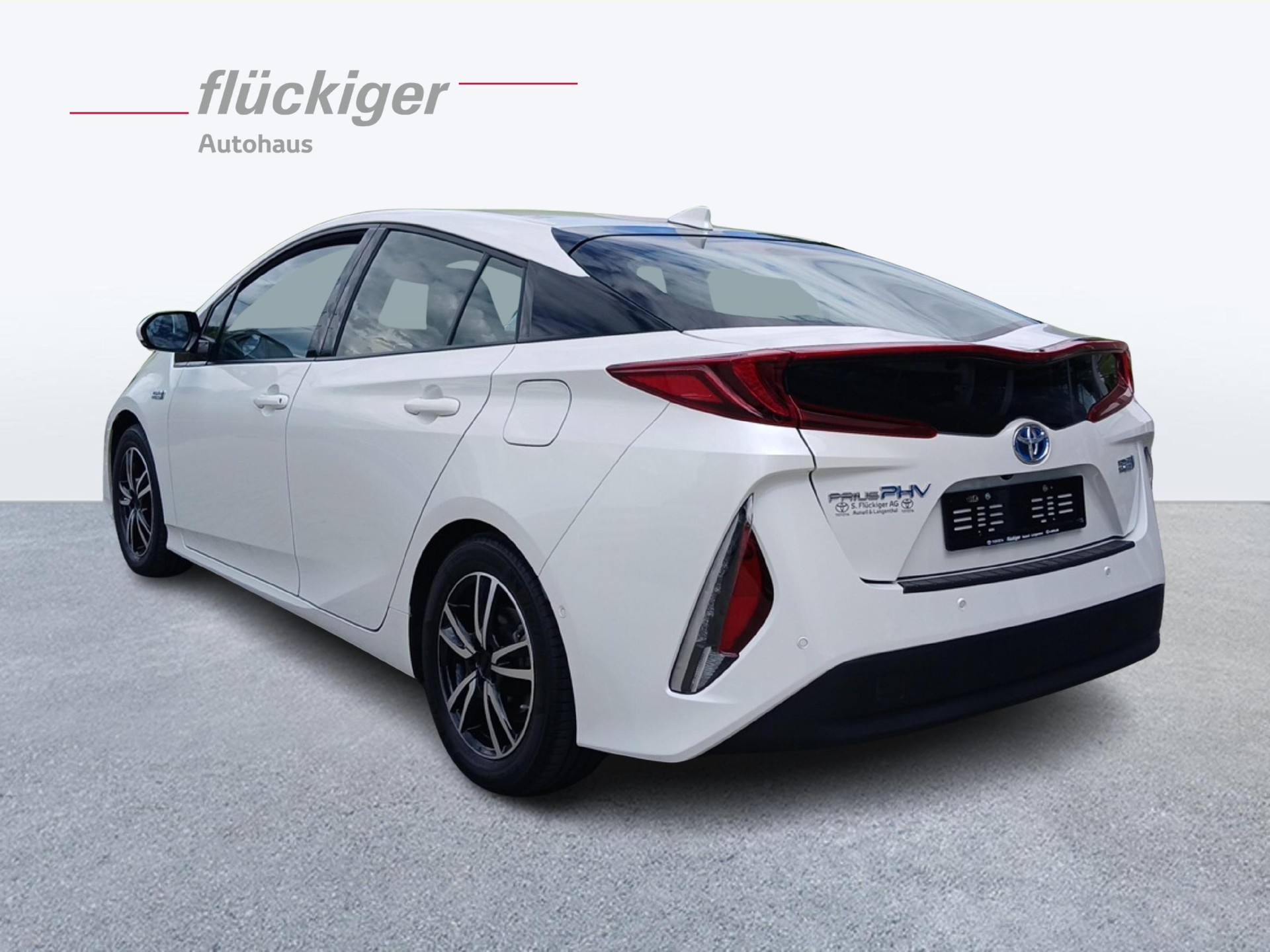 TOYOTA Prius 1.8 VVTi HSD Plug-In Premium-showroom-element-2