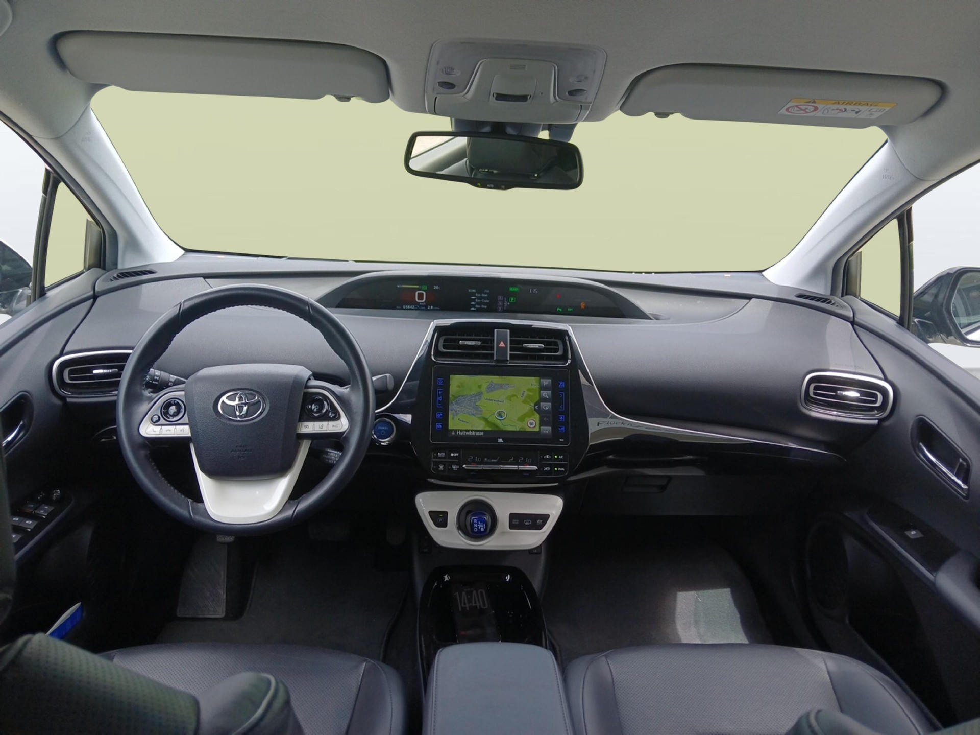 TOYOTA Prius 1.8 VVTi HSD Plug-In Premium-image-8