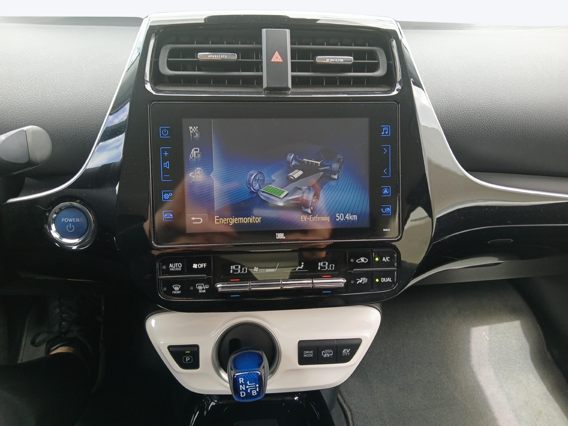 TOYOTA Prius 1.8 VVTi HSD Plug-In Premium-image-13
