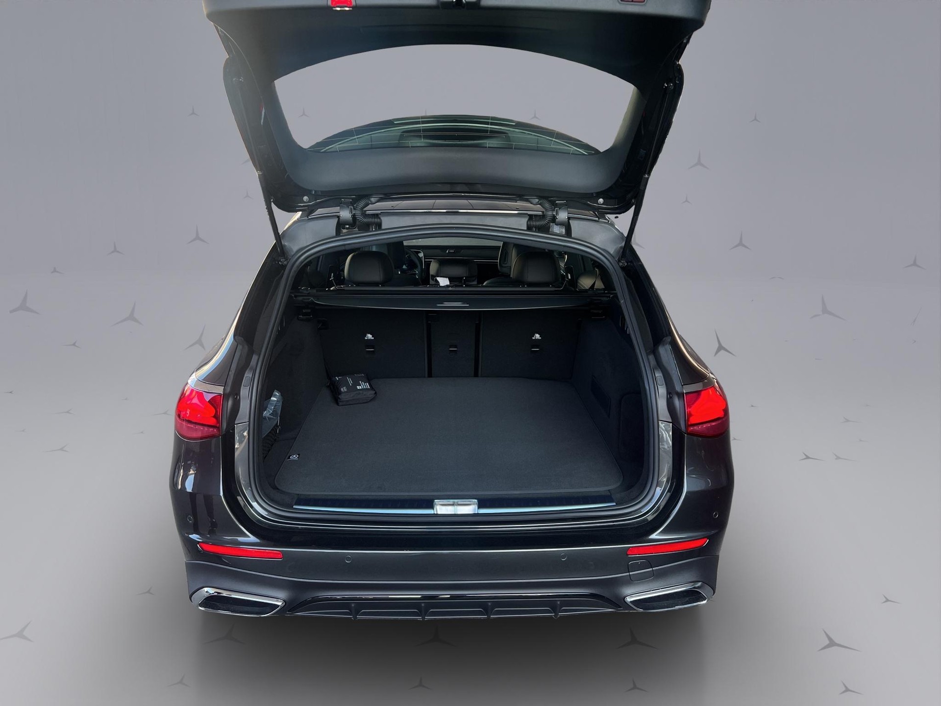MERCEDES-BENZ E 220 d AMG Line 4matic Kombi-image-14