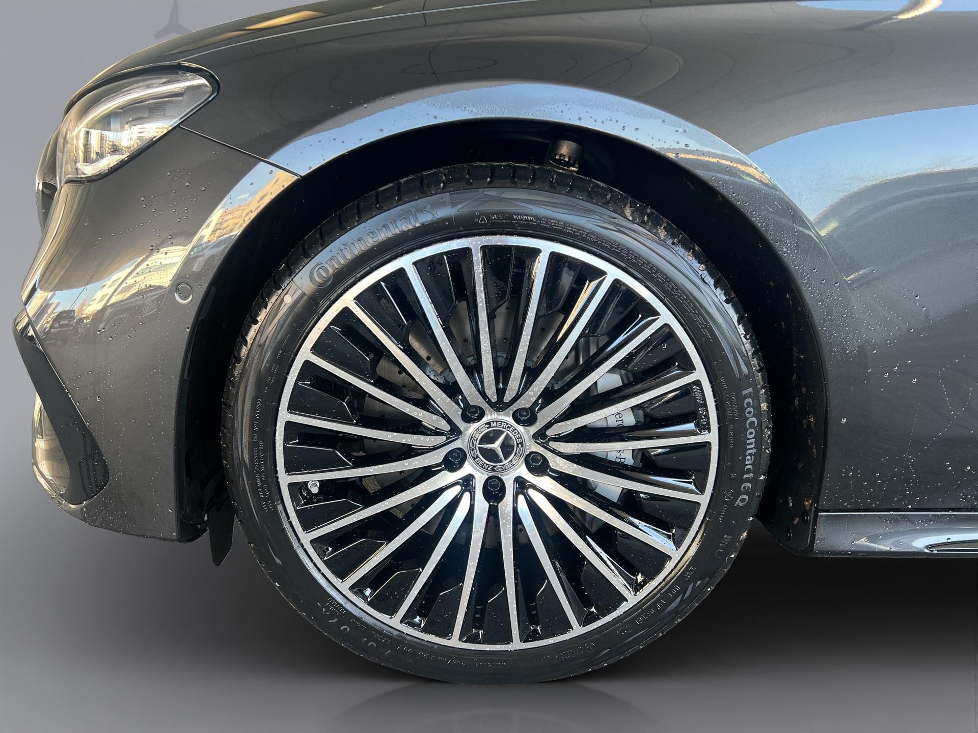 MERCEDES-BENZ E 220 d AMG Line 4matic Kombi-showroom-element-3