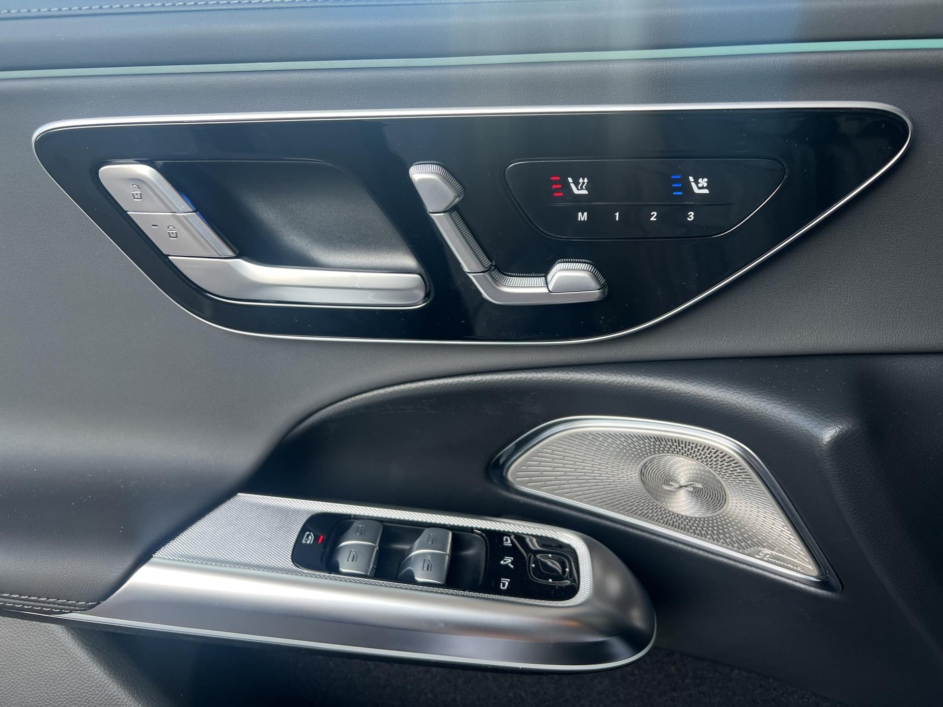 MERCEDES-BENZ E 220 d AMG Line 4matic Kombi-image-12