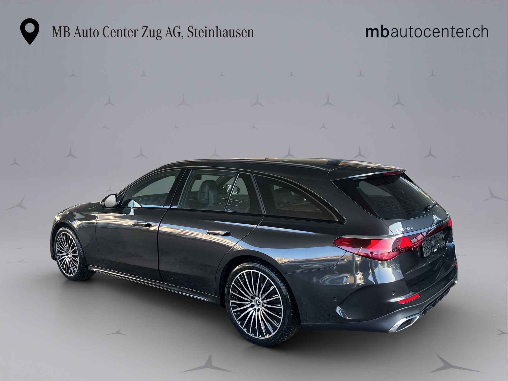 MERCEDES-BENZ E 220 d AMG Line 4matic Kombi-image-4