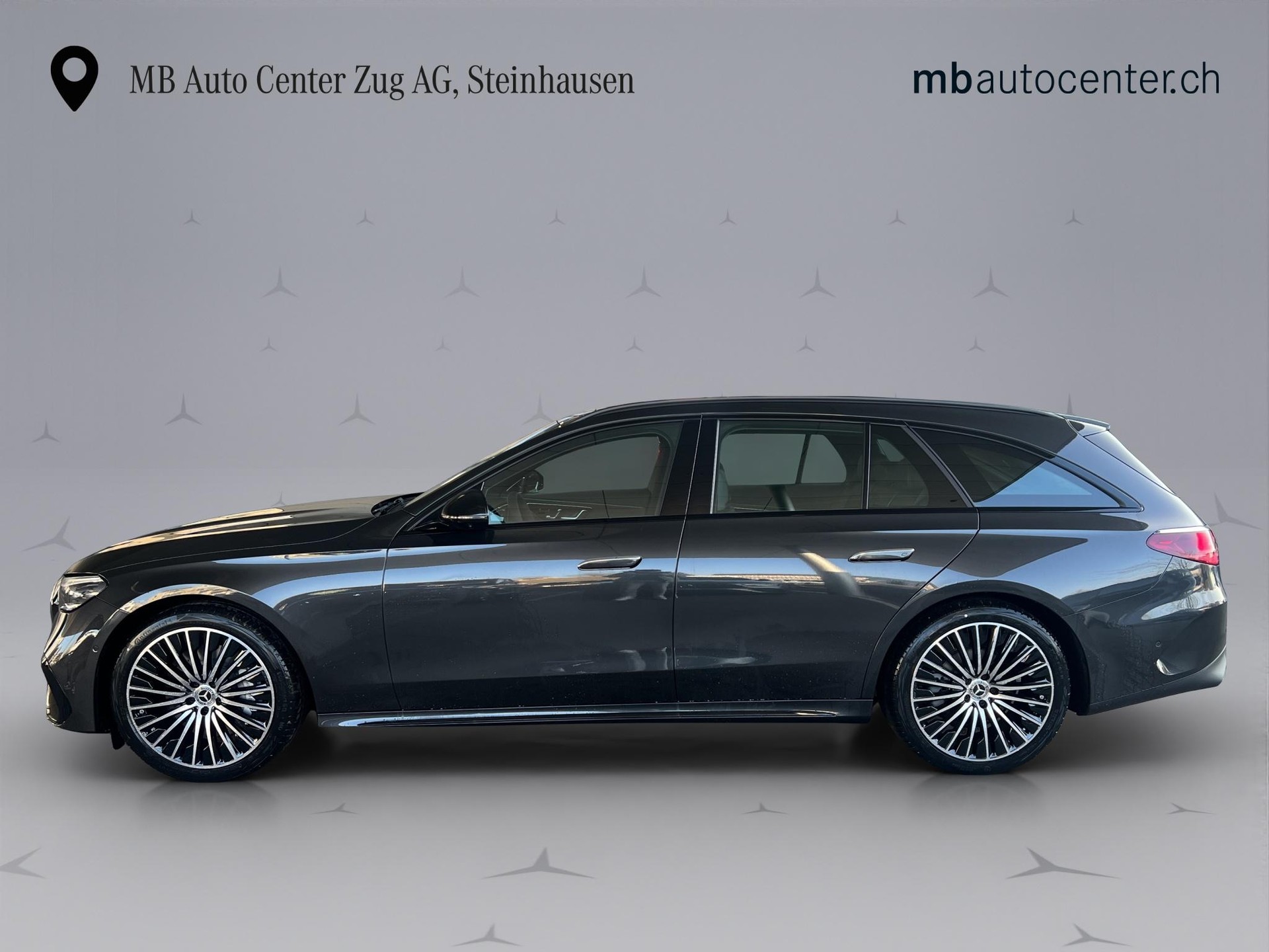 MERCEDES-BENZ E 220 d AMG Line 4matic Kombi-showroom-element-2
