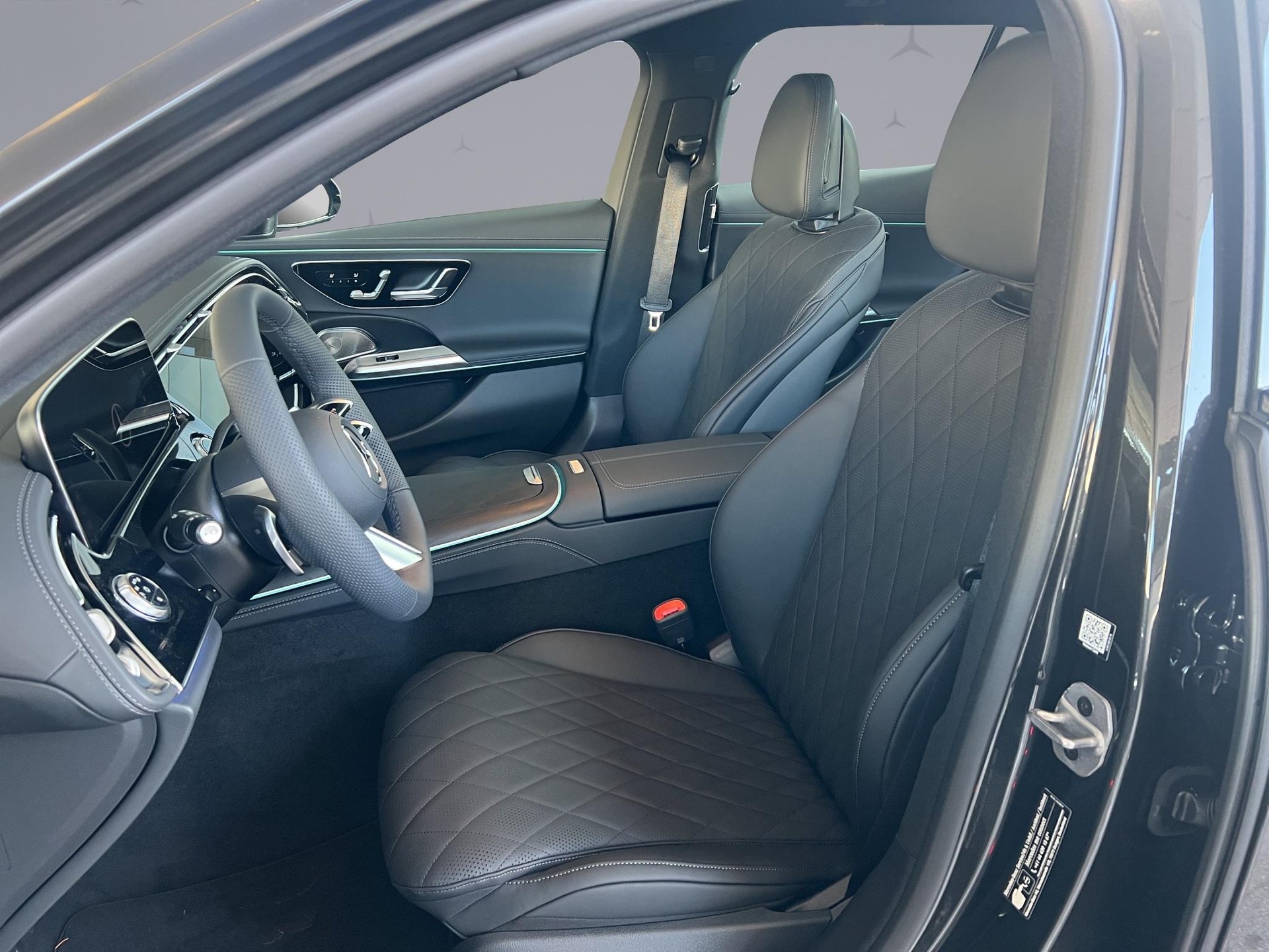 MERCEDES-BENZ E 220 d AMG Line 4matic Kombi-image-6