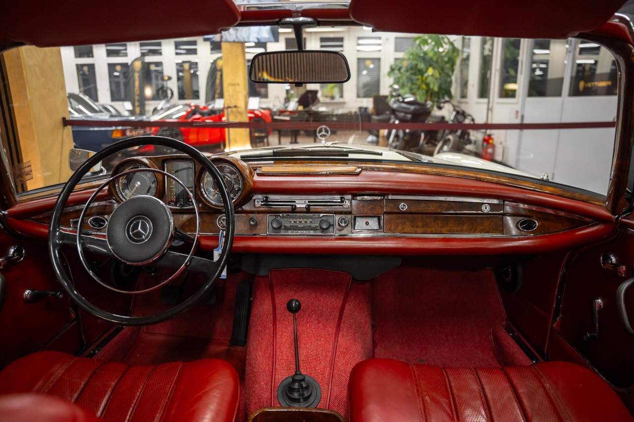 MERCEDES-BENZ 220 SE/b-image-12