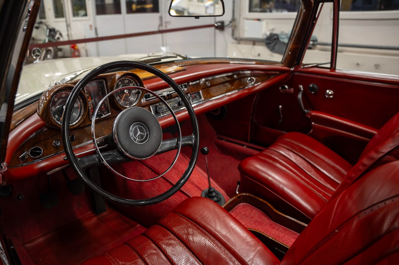 MERCEDES-BENZ 220 SE/b-image-13