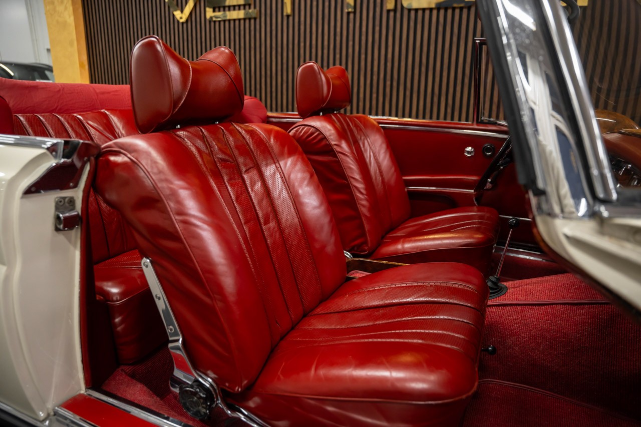 MERCEDES-BENZ 220 SE/b-image-17