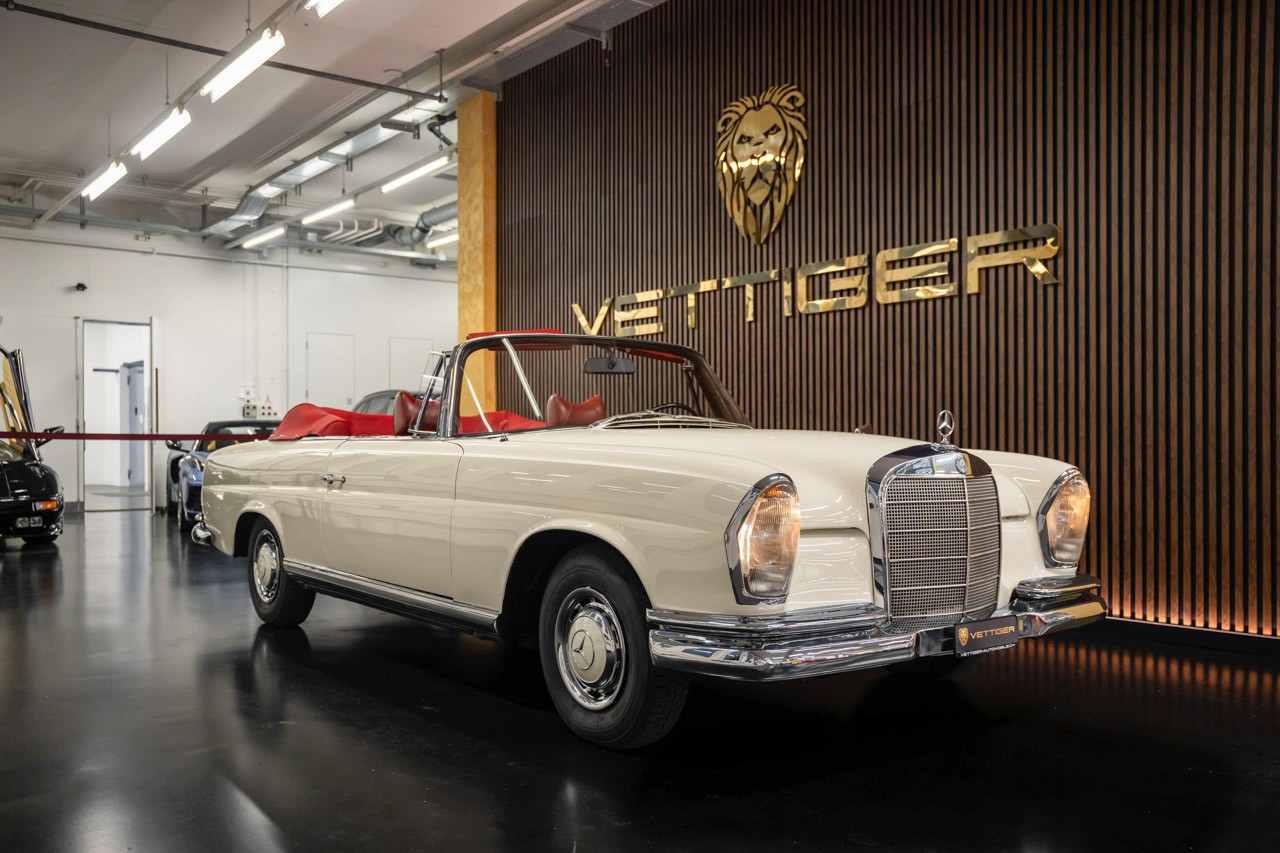 MERCEDES-BENZ 220 SE/b