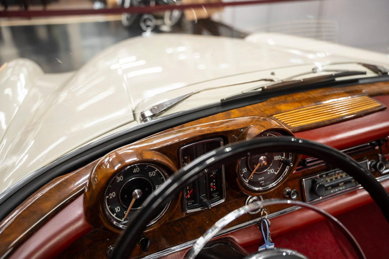 MERCEDES-BENZ 220 SE/b-image-22