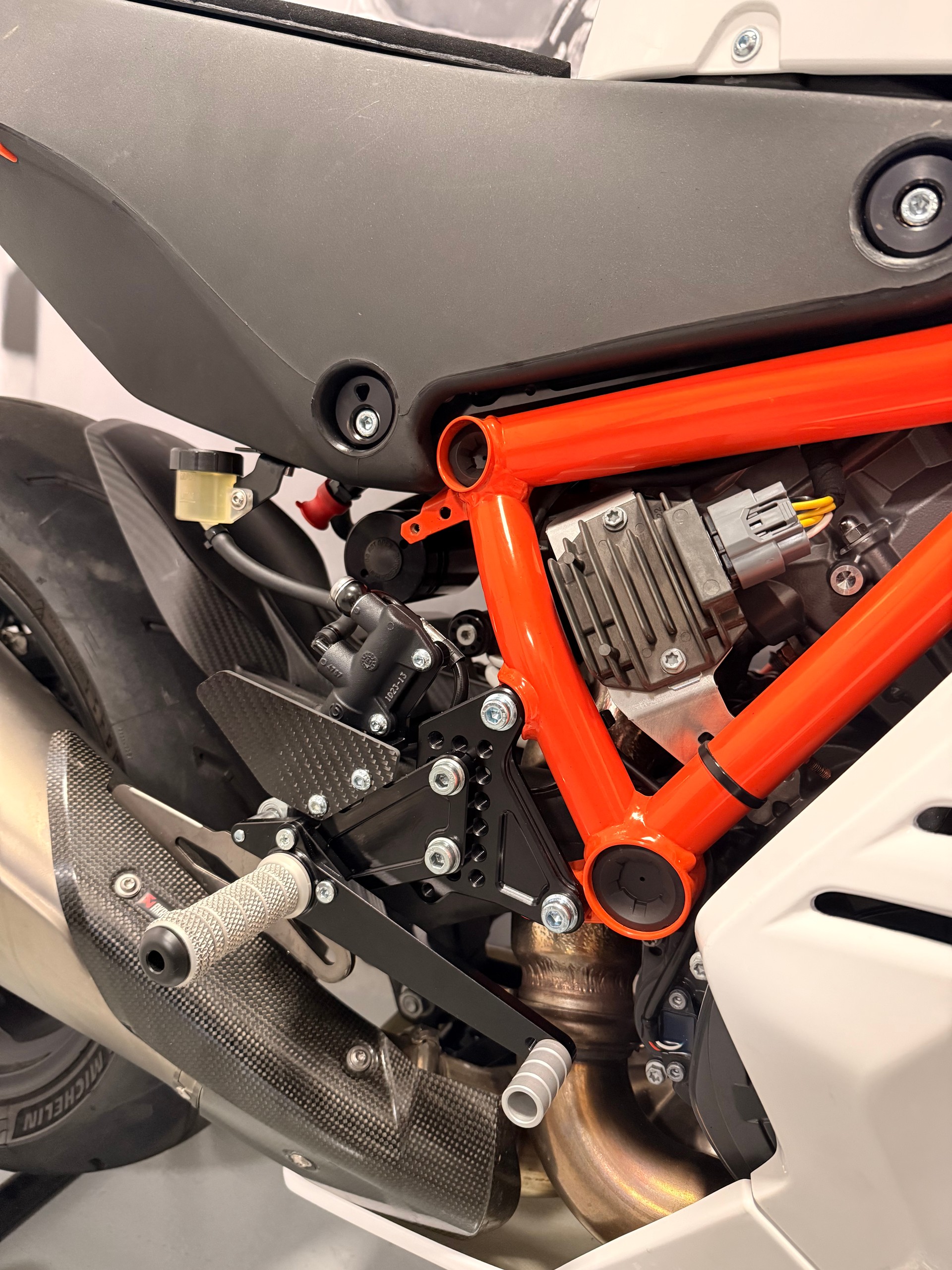 KTM 1390 Super Duke R EVO-image-7