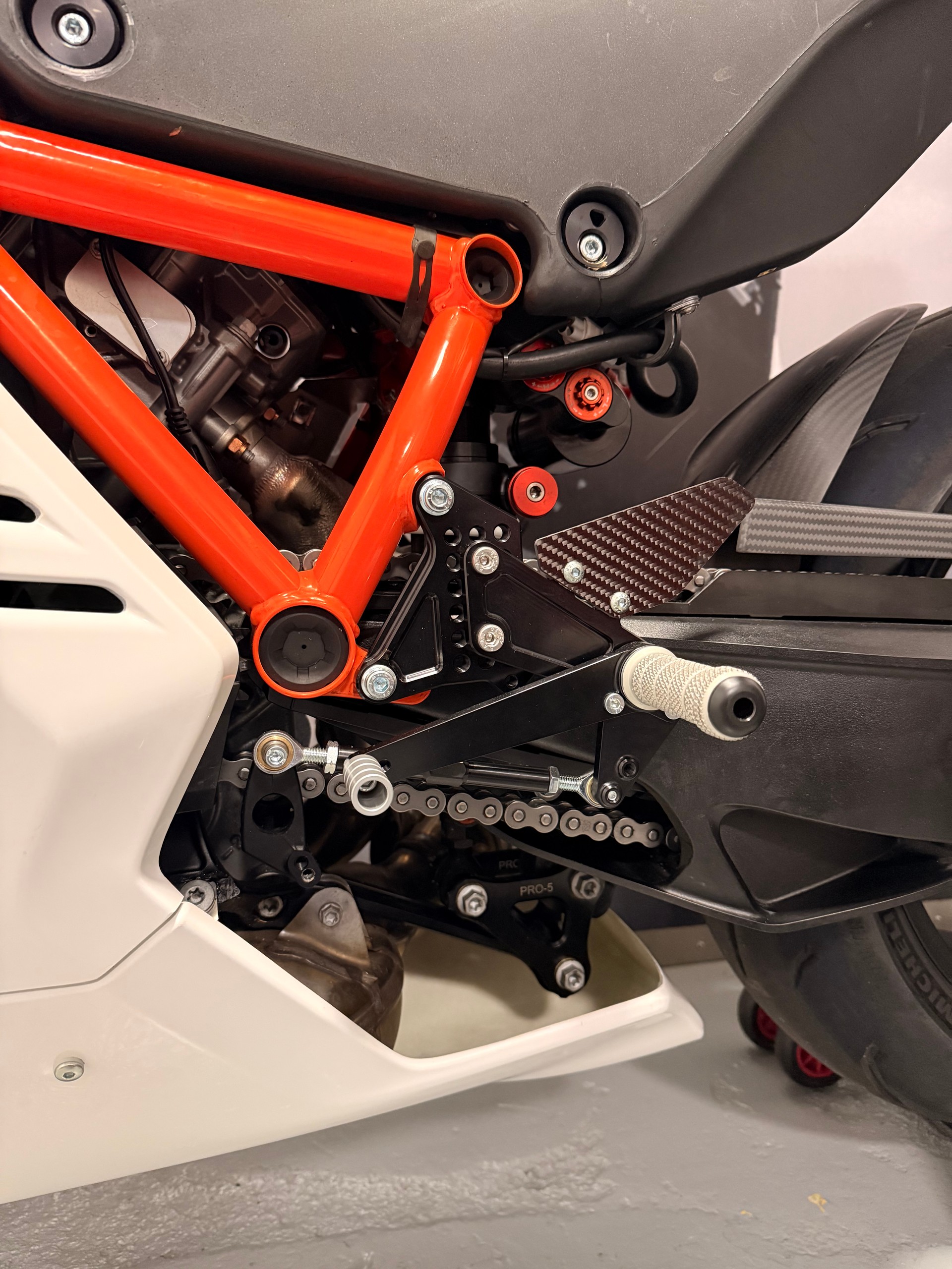 KTM 1390 Super Duke R EVO-image-9