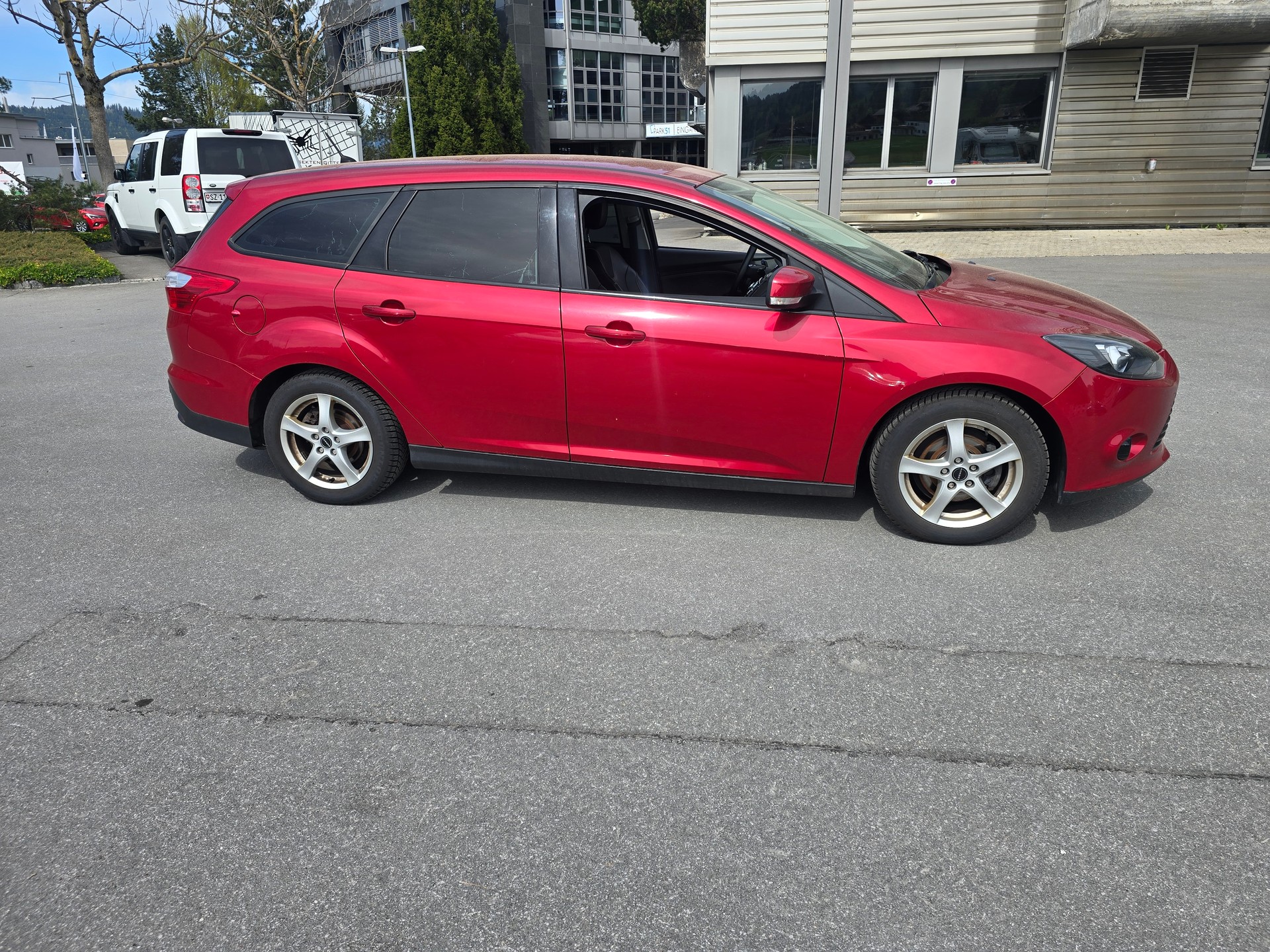 FORD Focus 1.6i VCT Trend PowerShift-image-6