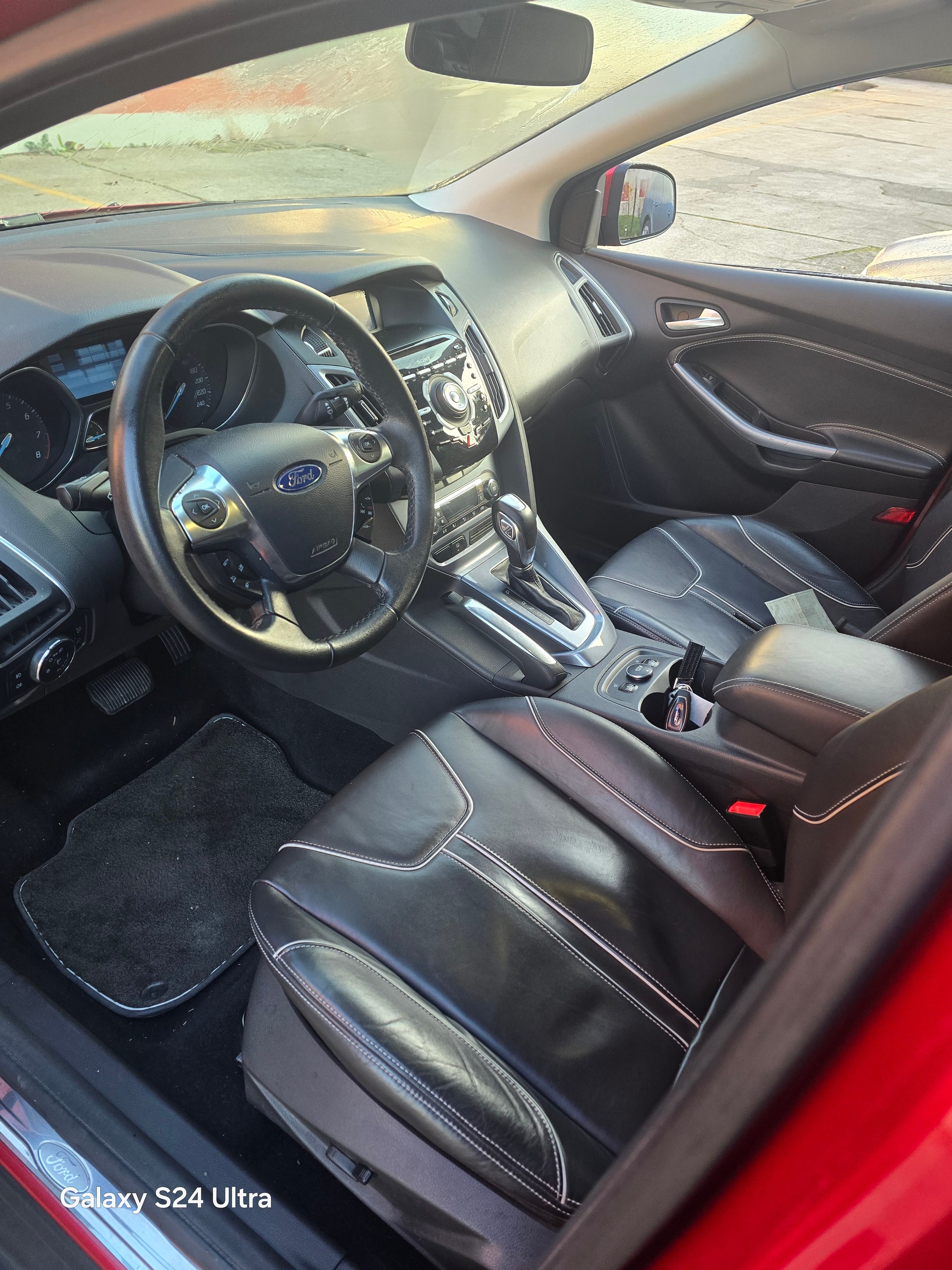 FORD Focus 1.6i VCT Trend PowerShift-image-11