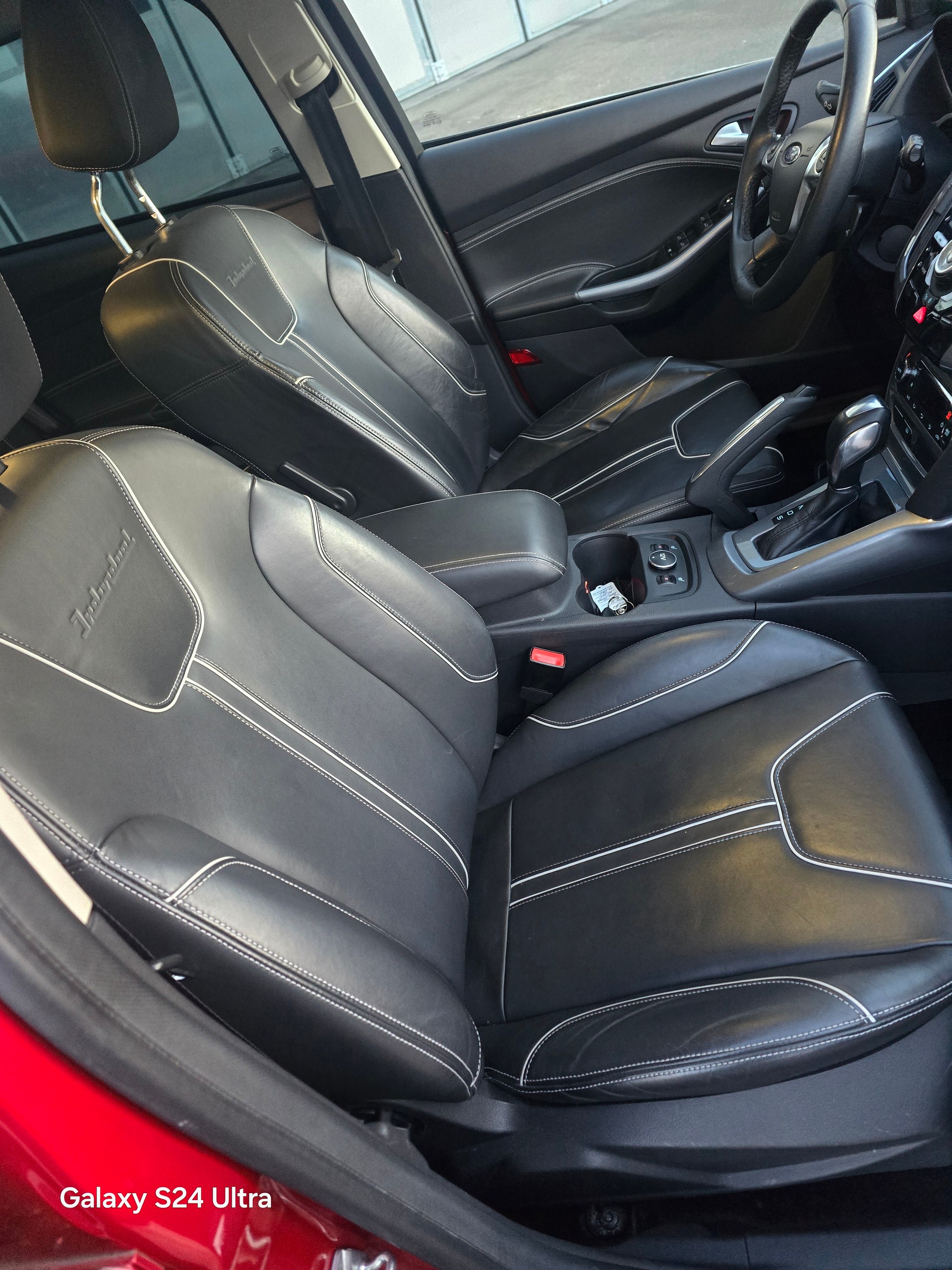 FORD Focus 1.6i VCT Trend PowerShift-image-10
