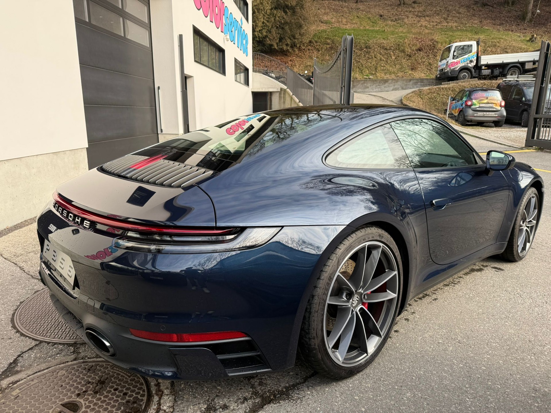 PORSCHE 911 Carrera 4S-image-4