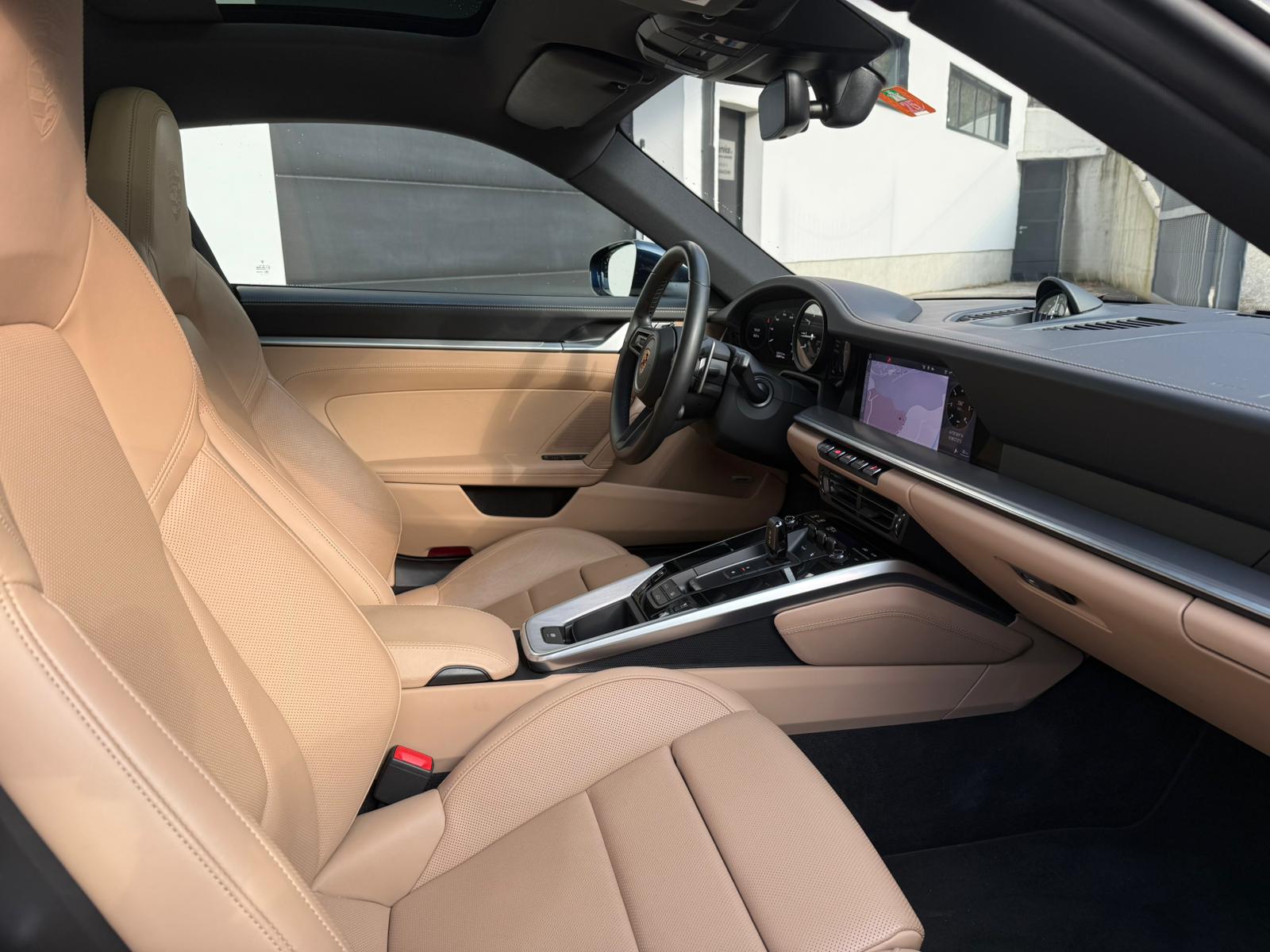 PORSCHE 911 Carrera 4S-image-12