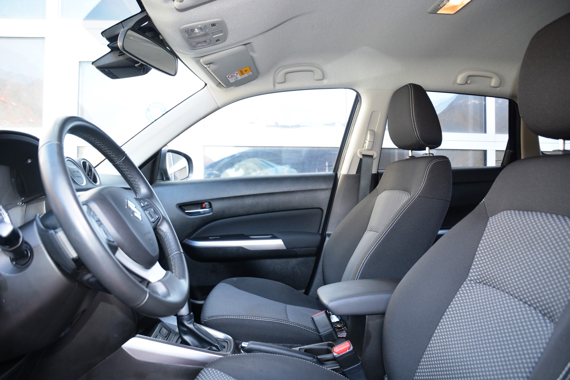SUZUKI Vitara 1.4 Boosterjet Compact Top Hybrid Automatic-image-15