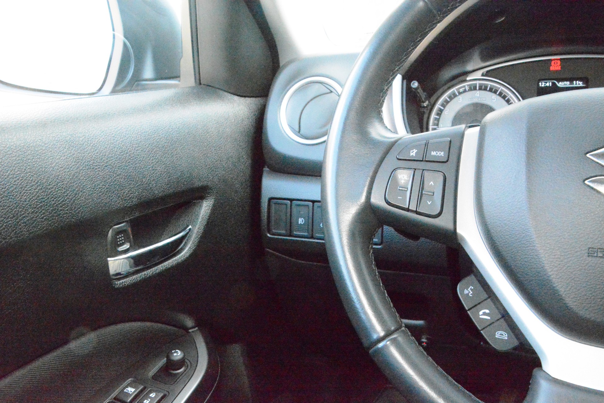 SUZUKI Vitara 1.4 Boosterjet Compact Top Hybrid Automatic-image-13
