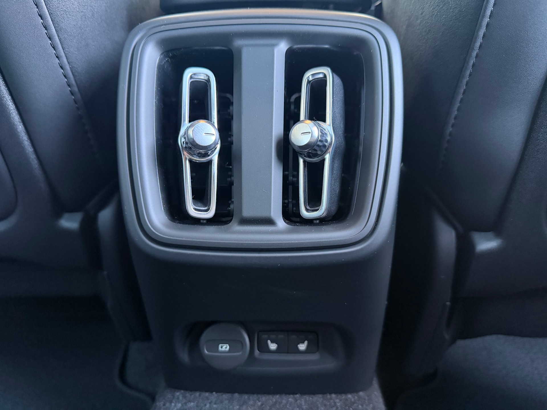 VOLVO EC40 Twin Motor AWD Ultra XCENTRIC-image-6
