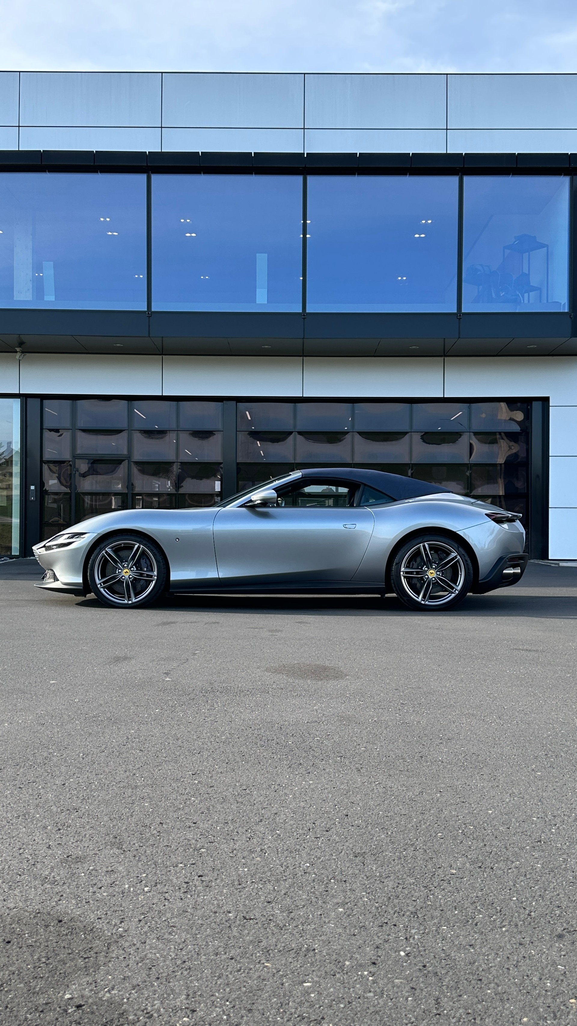 FERRARI Roma 3.9 V8 T-showroom-element-3
