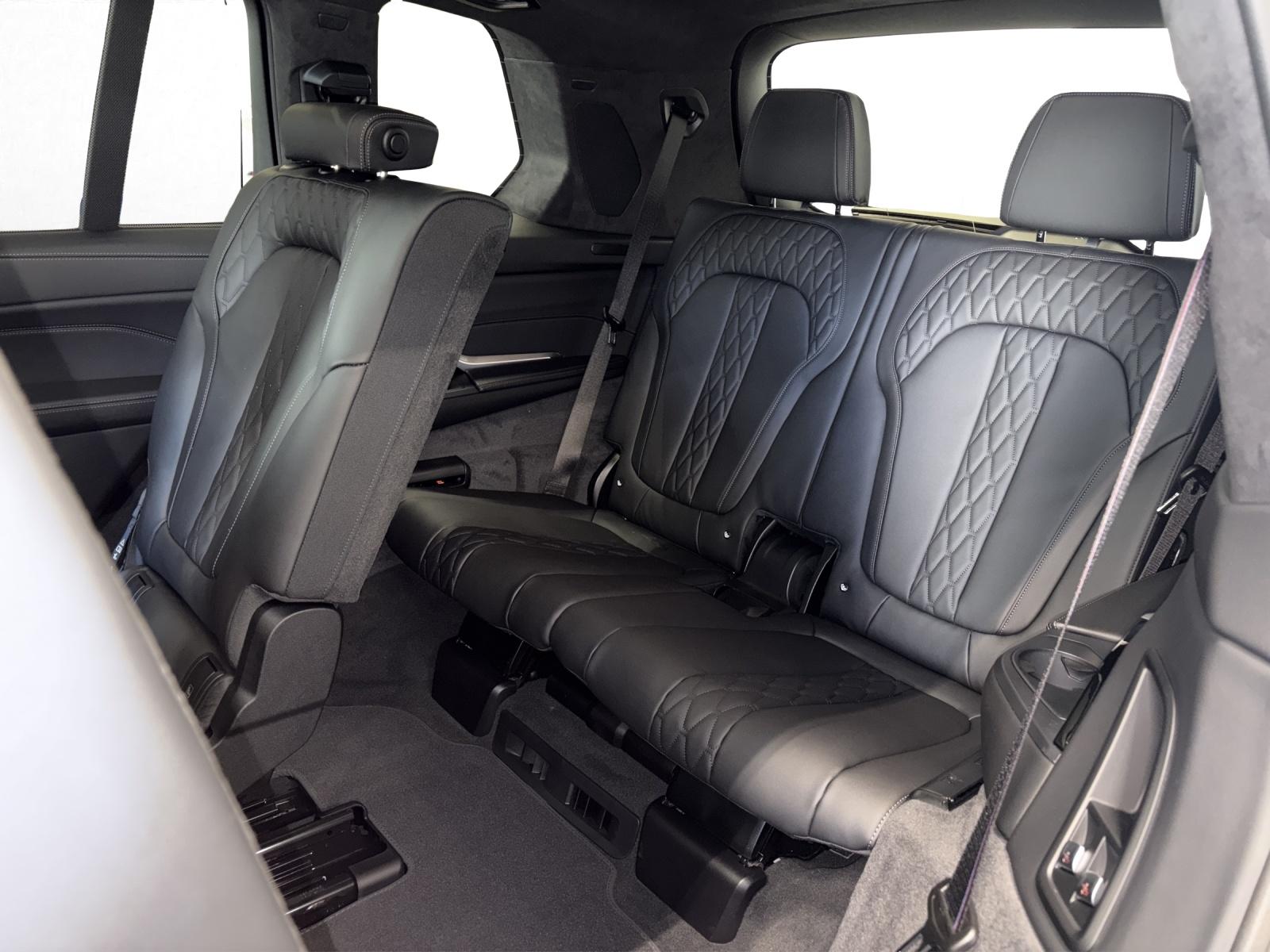 BMW X7 M60i-image-14