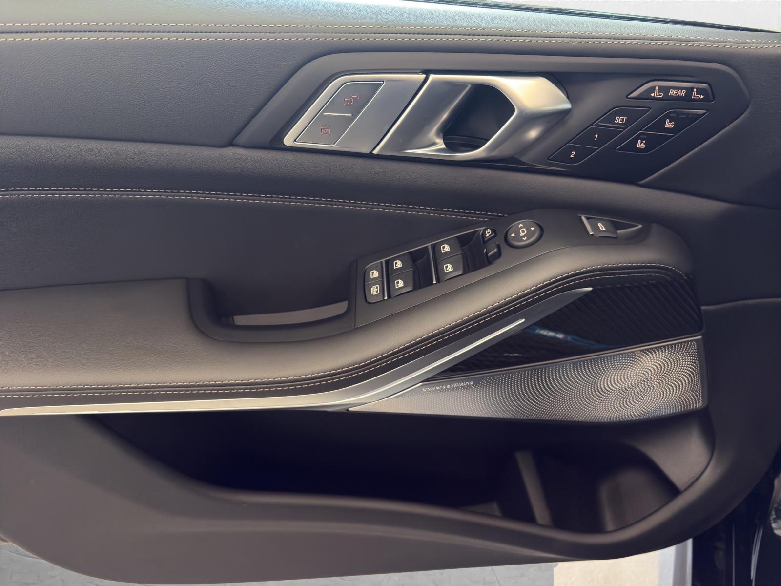 BMW X7 M60i-image-16