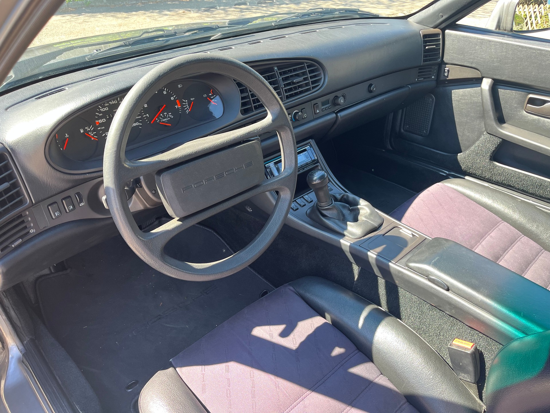 PORSCHE 944 Targa-image-4