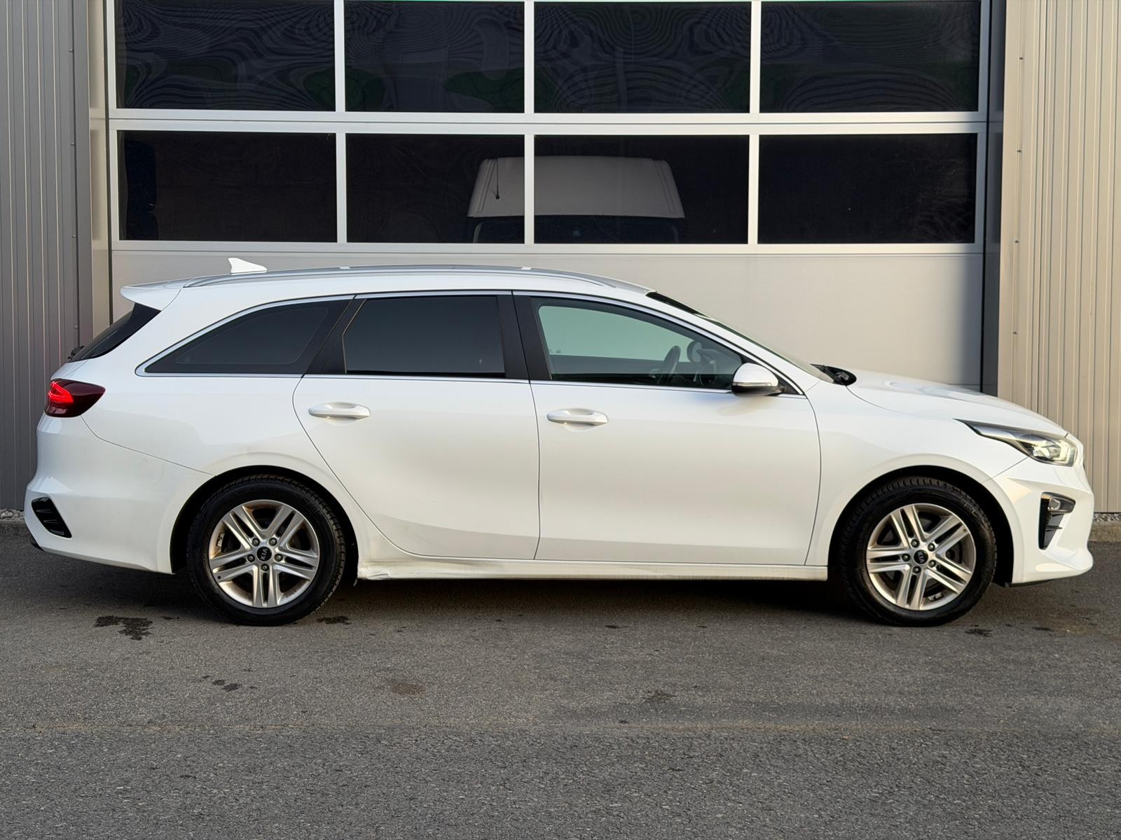 KIA Ceed Sportswagon 1.4 T-GDi Power 25 DCT-image-2