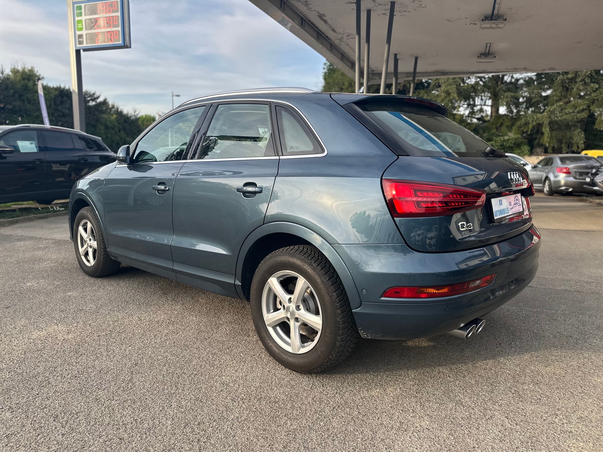 AUDI Q3 2.0 TDI design quattro S-tronic-image-15