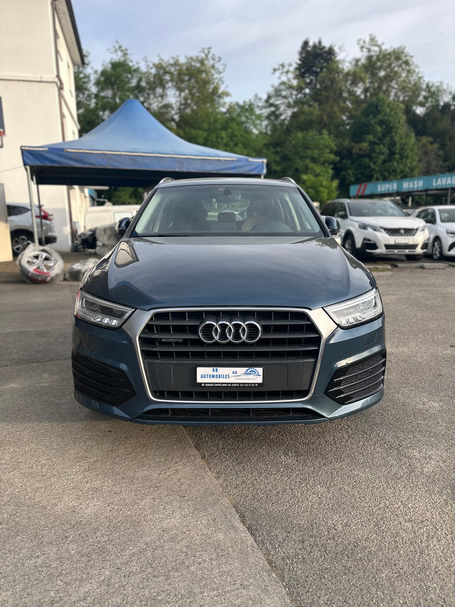 AUDI Q3 2.0 TDI design quattro S-tronic-image-2