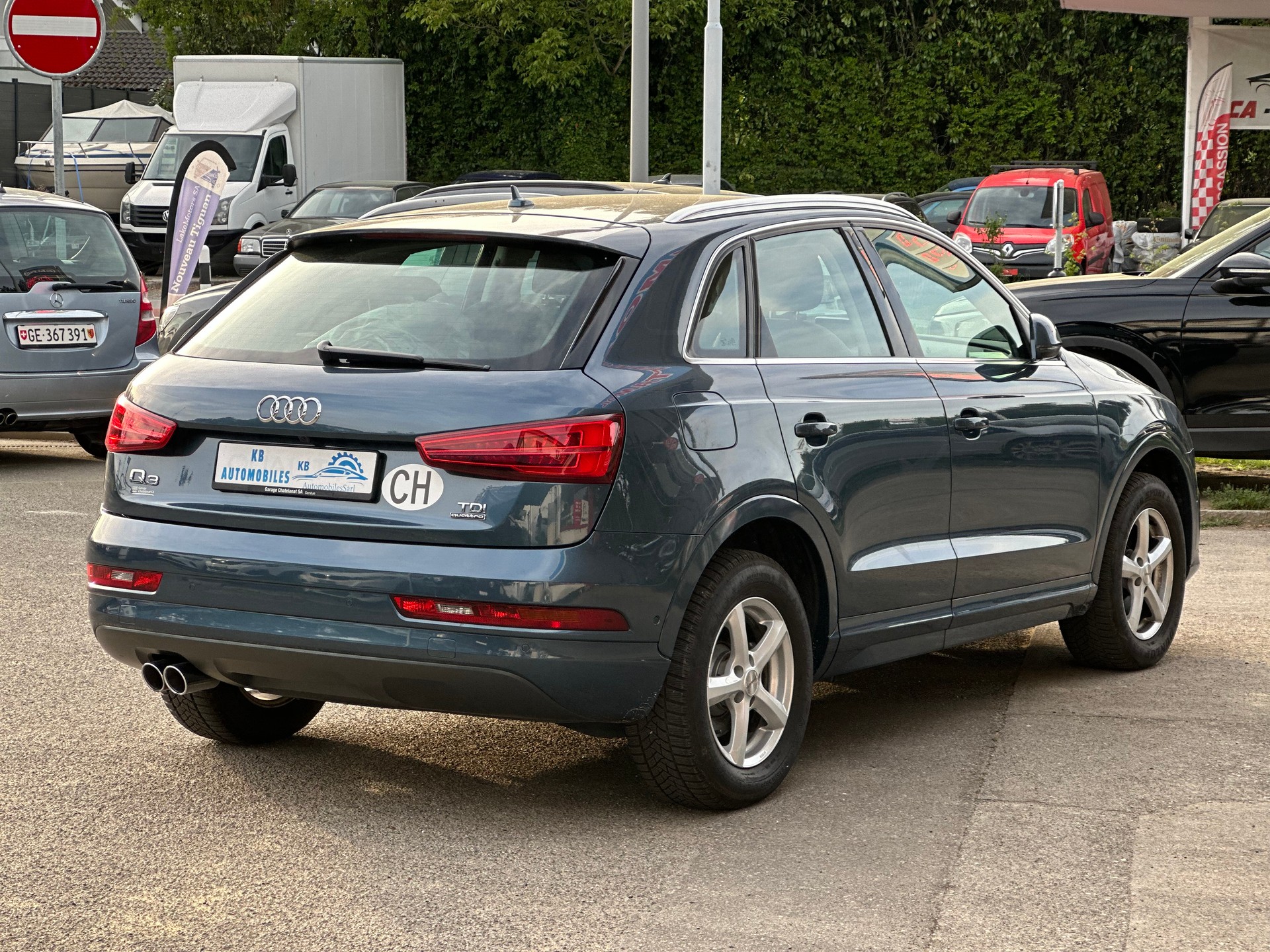 AUDI Q3 2.0 TDI design quattro S-tronic-image-5