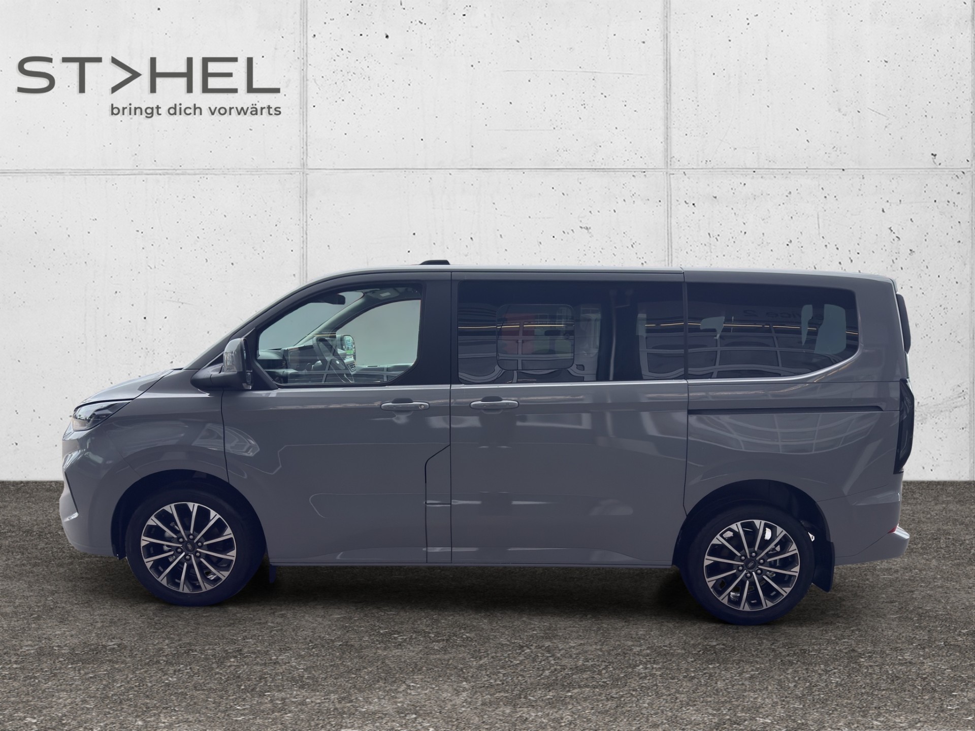 FORD Tourneo C Bus 320 L1 2.0 EcoBlue 170 Titanium-showroom-element-3