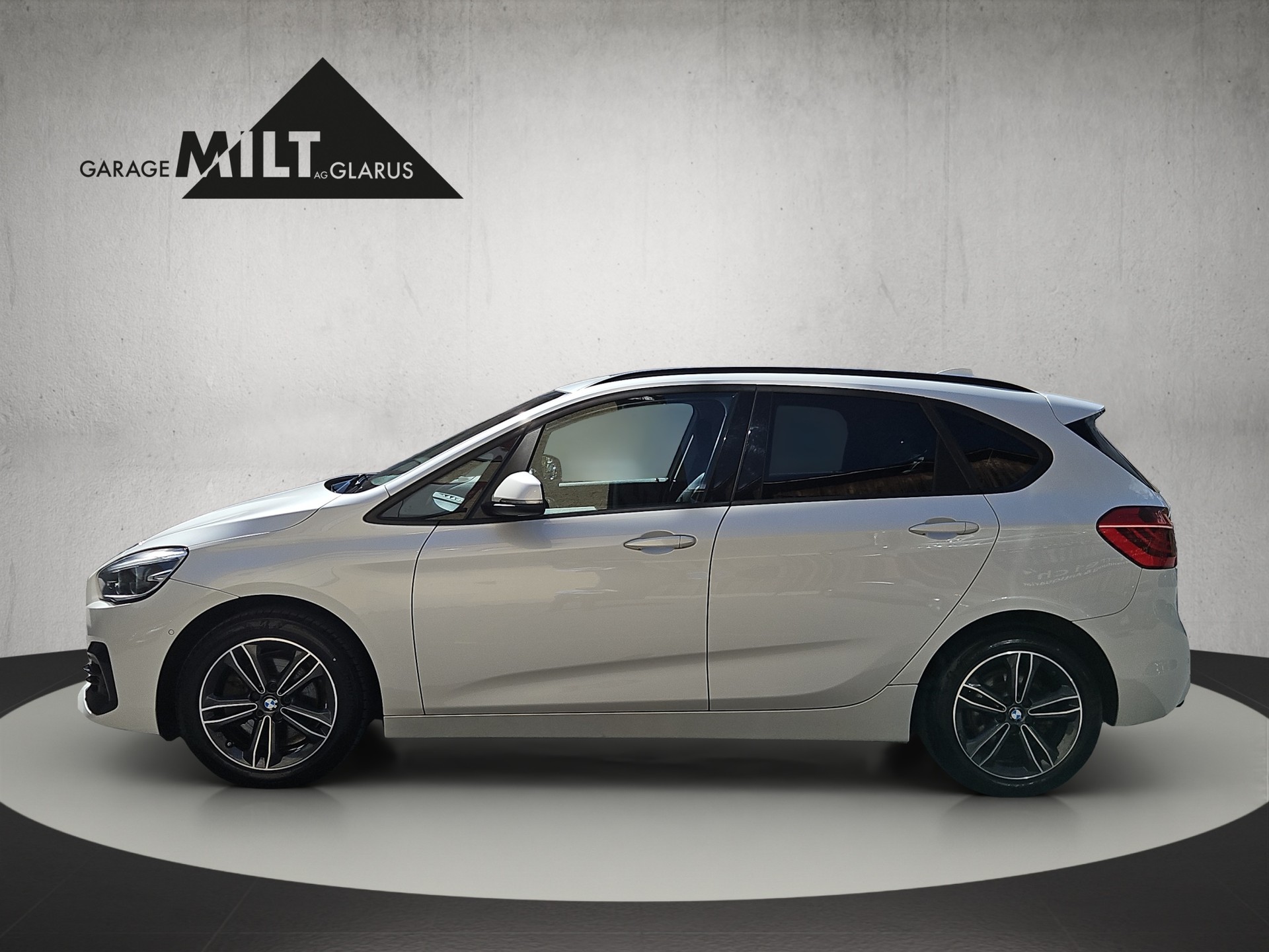 BMW 218d xDrive Active Tourer-image-4