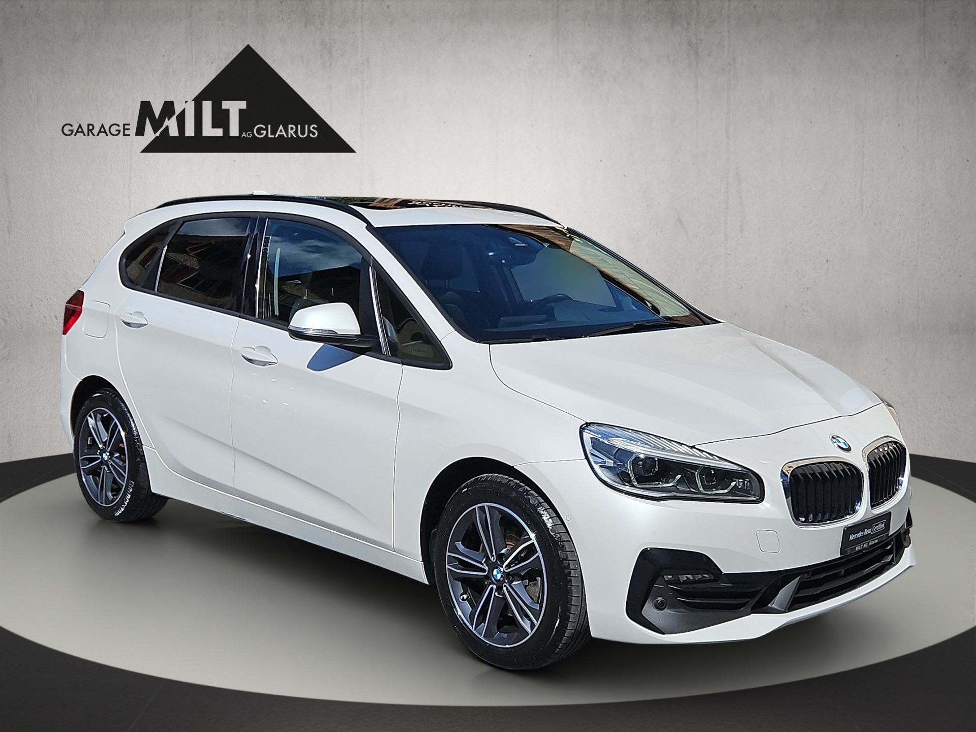 BMW 218d xDrive Active Tourer-showroom-element-1