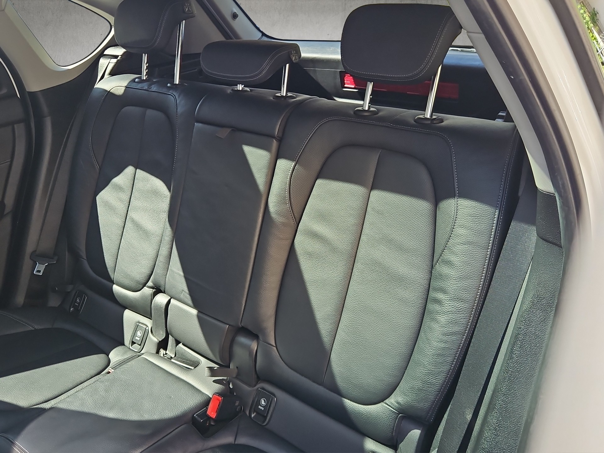 BMW 218d xDrive Active Tourer-image-10