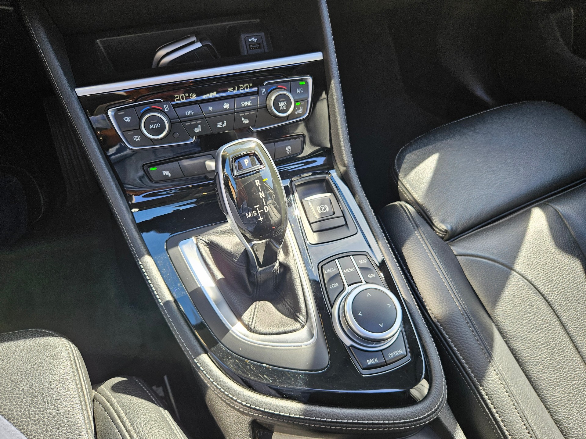 BMW 218d xDrive Active Tourer-image-15