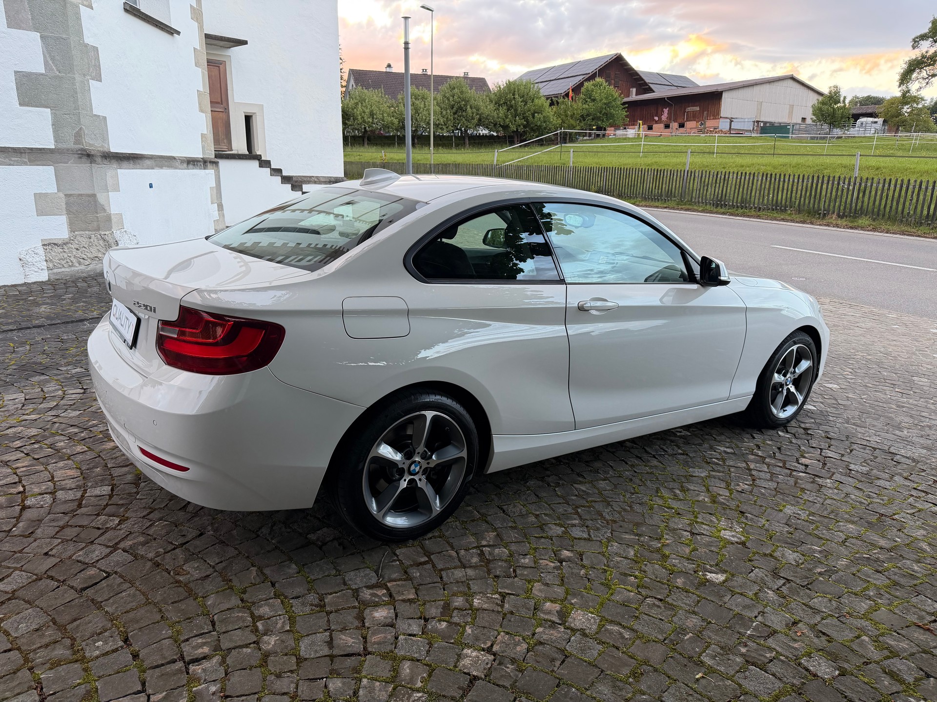 BMW 220i Coupe Steptronic / 1 Hand / CH-Fahrzeug / Frisch ab MFK / Service gepflegt / 36 Monate Garantie exkl. / Navi / Xenon / DAB-image-4