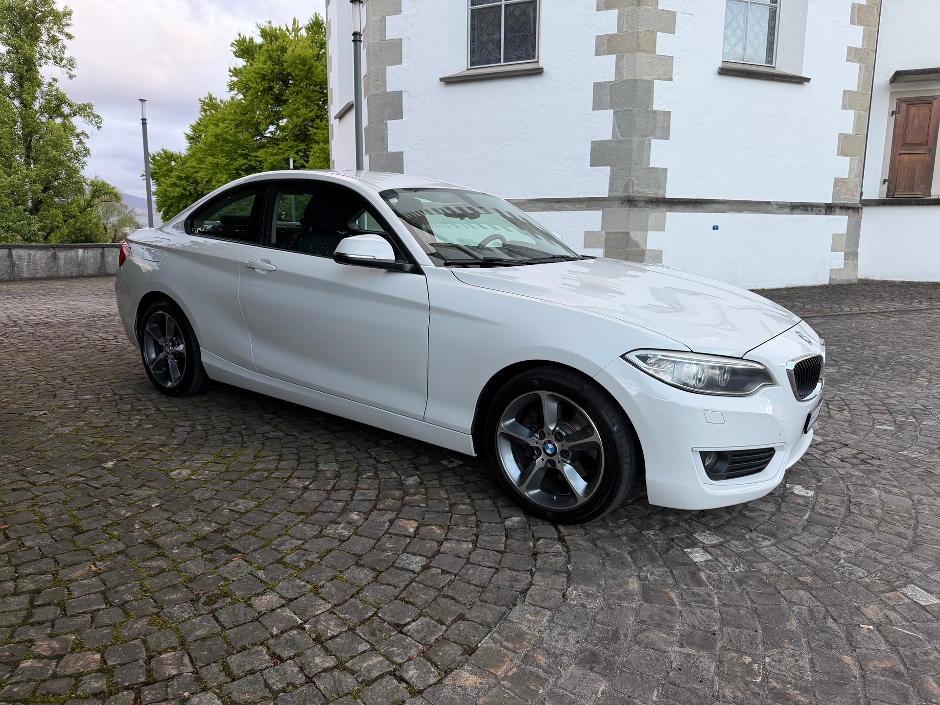 BMW 220i Coupe Steptronic / 1 Hand / CH-Fahrzeug / Frisch ab MFK / Service gepflegt / 36 Monate Garantie exkl. / Navi / Xenon / DAB-image-3