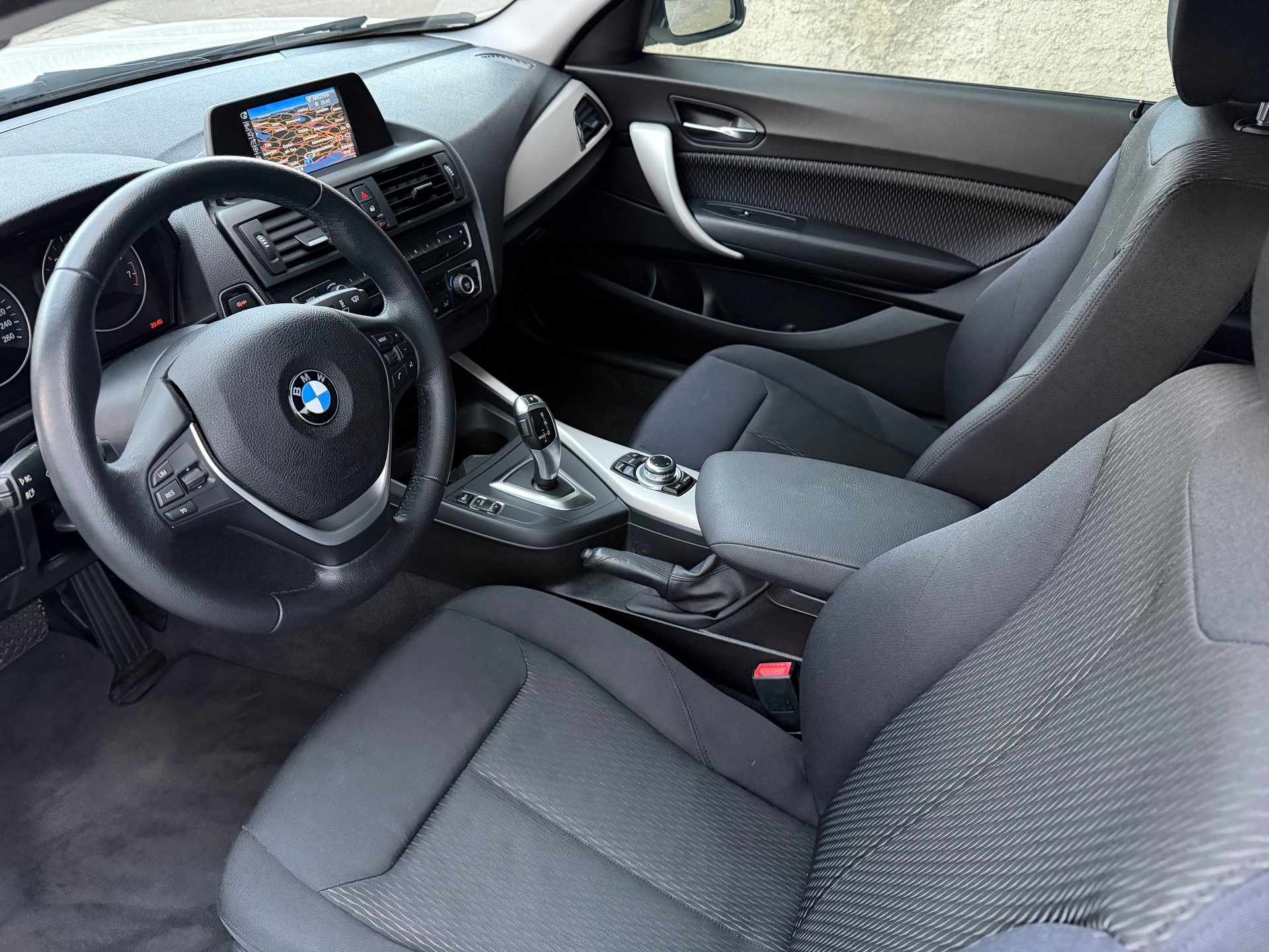 BMW 220i Coupe Steptronic / 1 Hand / CH-Fahrzeug / Frisch ab MFK / Service gepflegt / 36 Monate Garantie exkl. / Navi / Xenon / DAB-image-9