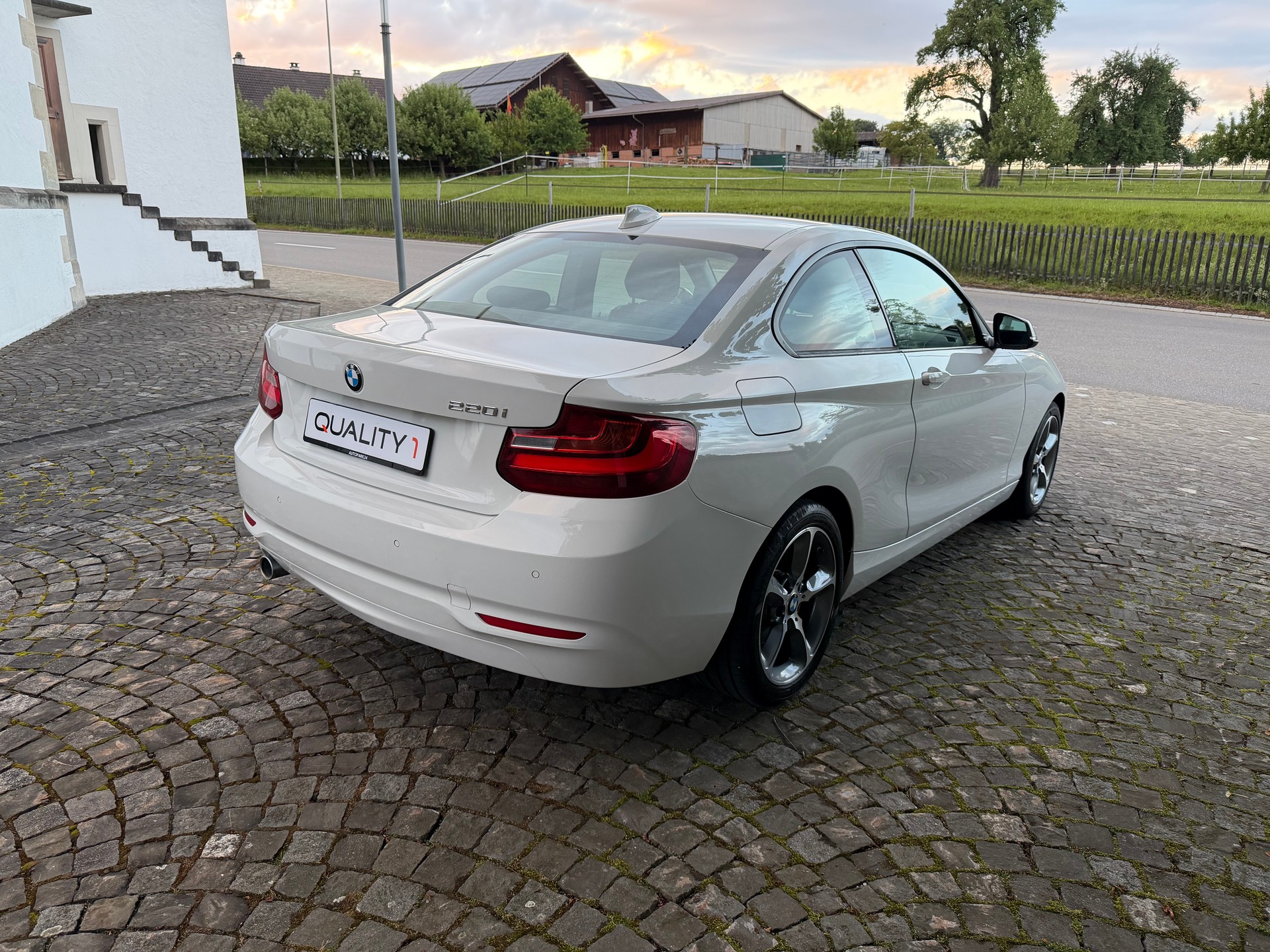 BMW 220i Coupe Steptronic / 1 Hand / CH-Fahrzeug / Frisch ab MFK / Service gepflegt / 36 Monate Garantie exkl. / Navi / Xenon / DAB-image-5
