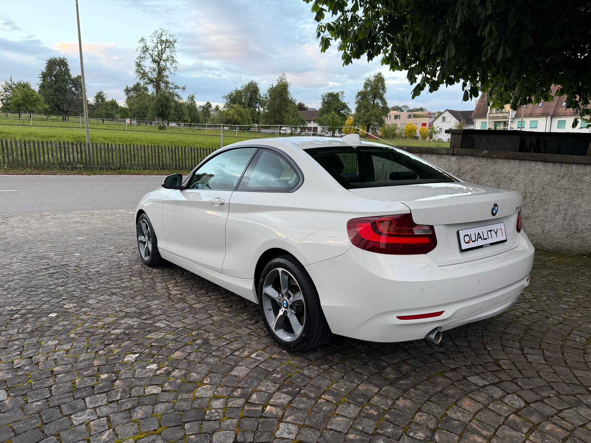 BMW 220i Coupe Steptronic / 1 Hand / CH-Fahrzeug / Frisch ab MFK / Service gepflegt / 36 Monate Garantie exkl. / Navi / Xenon / DAB-image-7