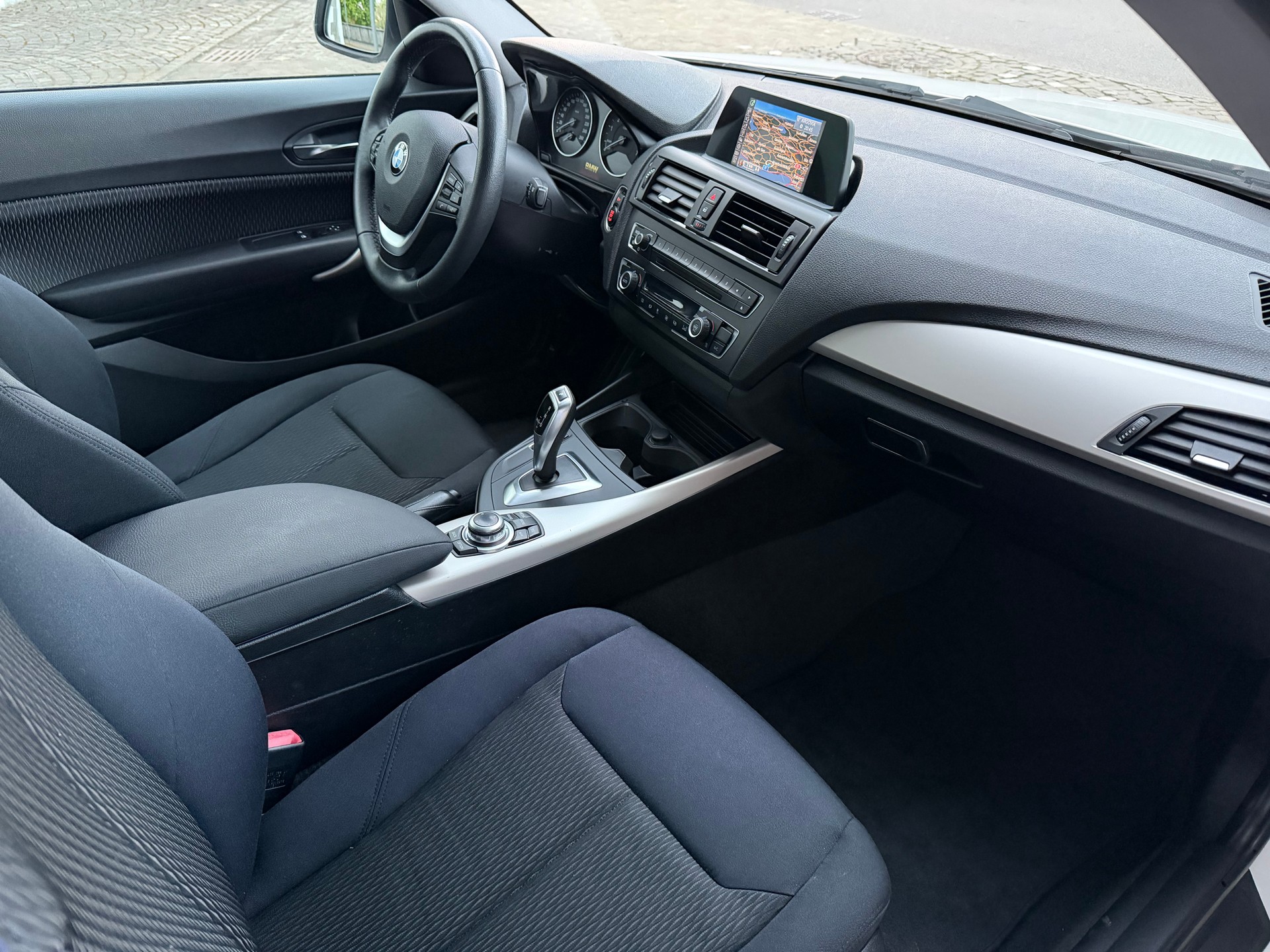 BMW 220i Coupe Steptronic / 1 Hand / CH-Fahrzeug / Frisch ab MFK / Service gepflegt / 36 Monate Garantie exkl. / Navi / Xenon / DAB-image-11