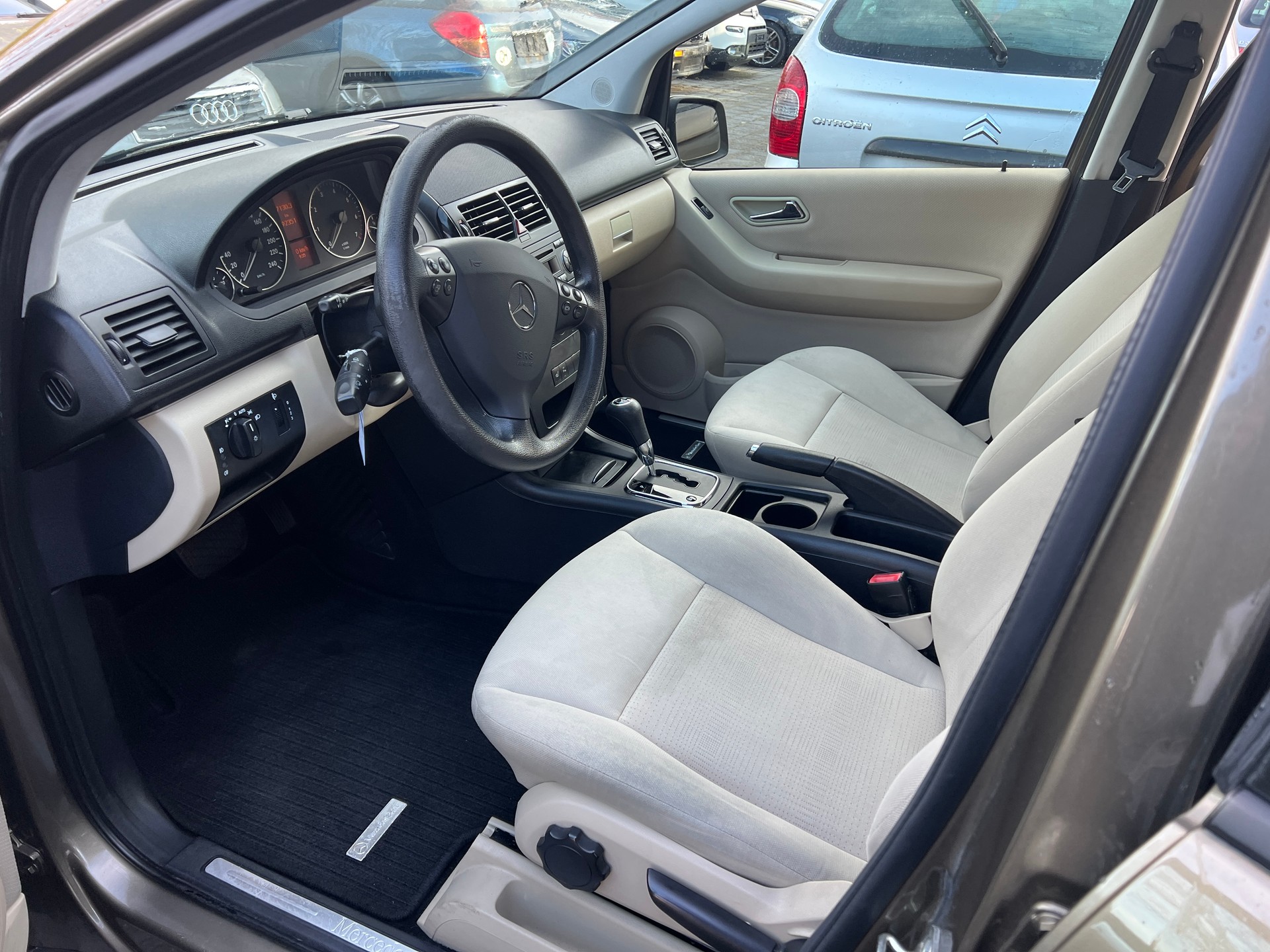 MERCEDES-BENZ A 160 (150) Avantgarde Autotronic-image-8