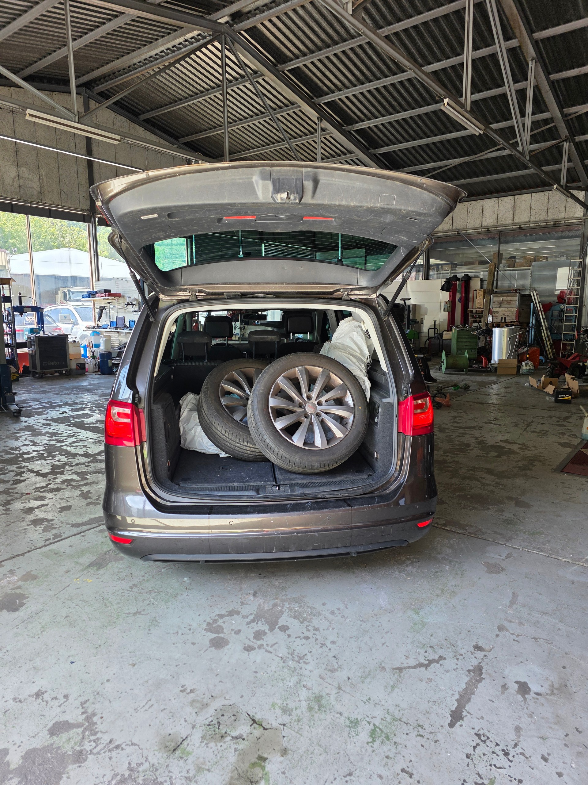 SEAT Alhambra 2.0 TDI Reference 4x4-image-8