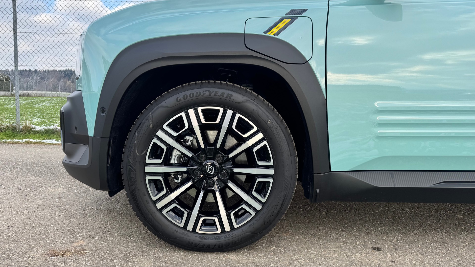RENAULT R4 E-Tech Comfort Range 52 kWh Iconic-image-9